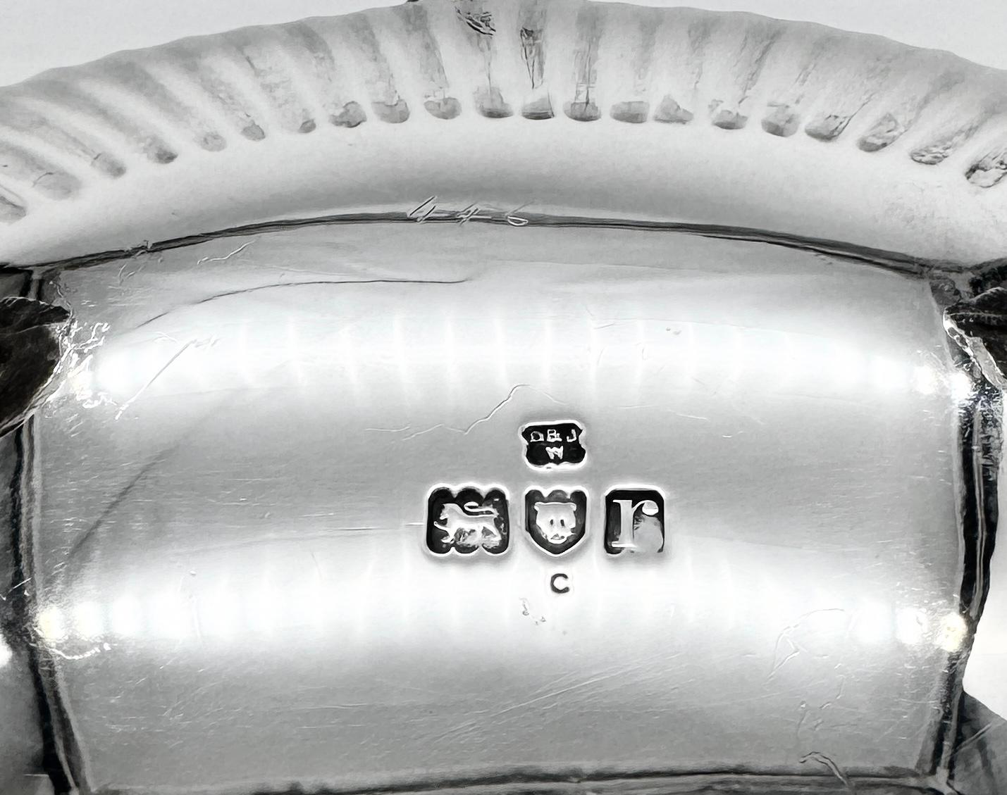 Paire de plats à fruits anciens en argent sterling anglais en vente 4
