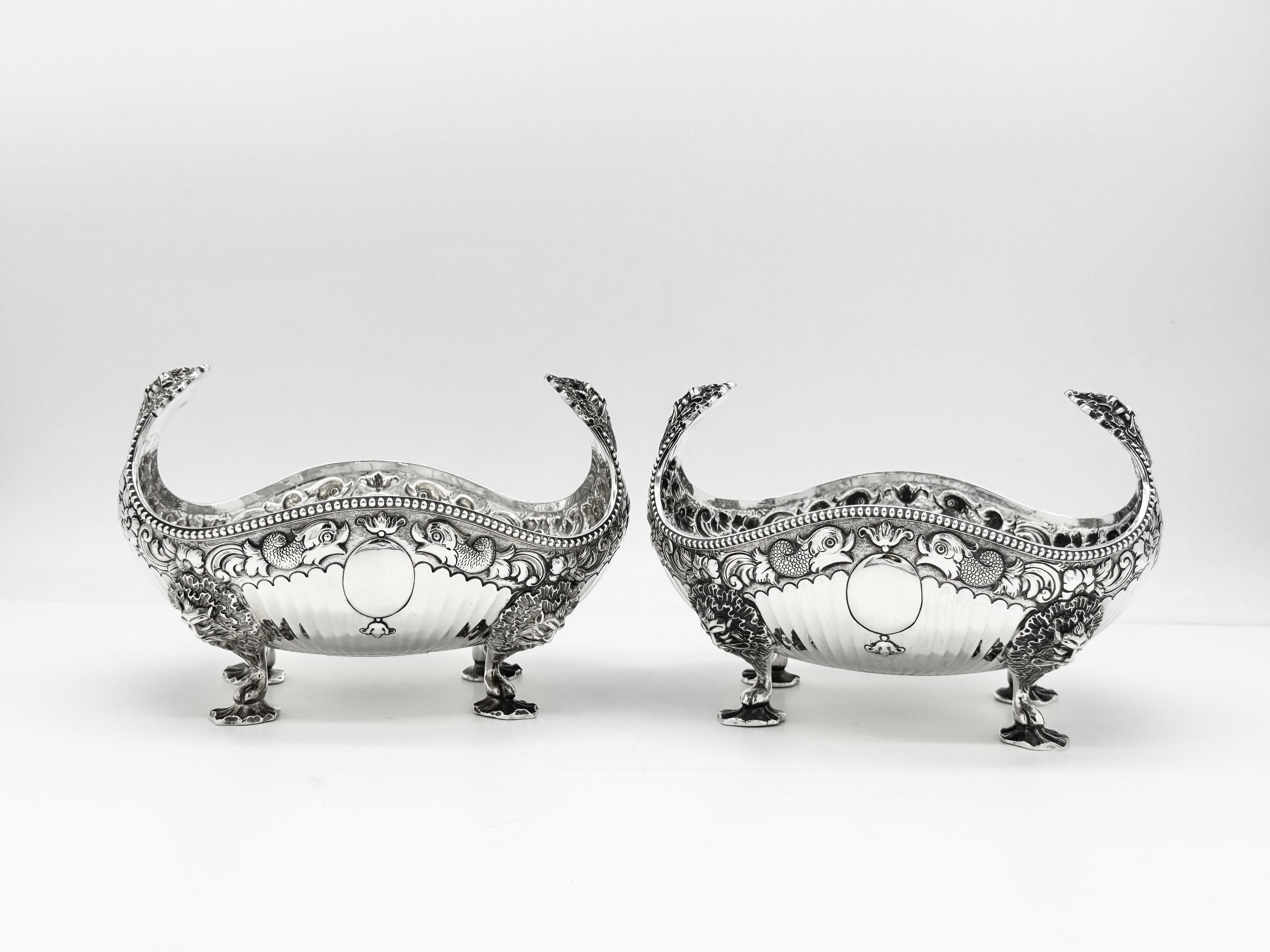 Édouardien Paire de plats à fruits anciens en argent sterling anglais en vente