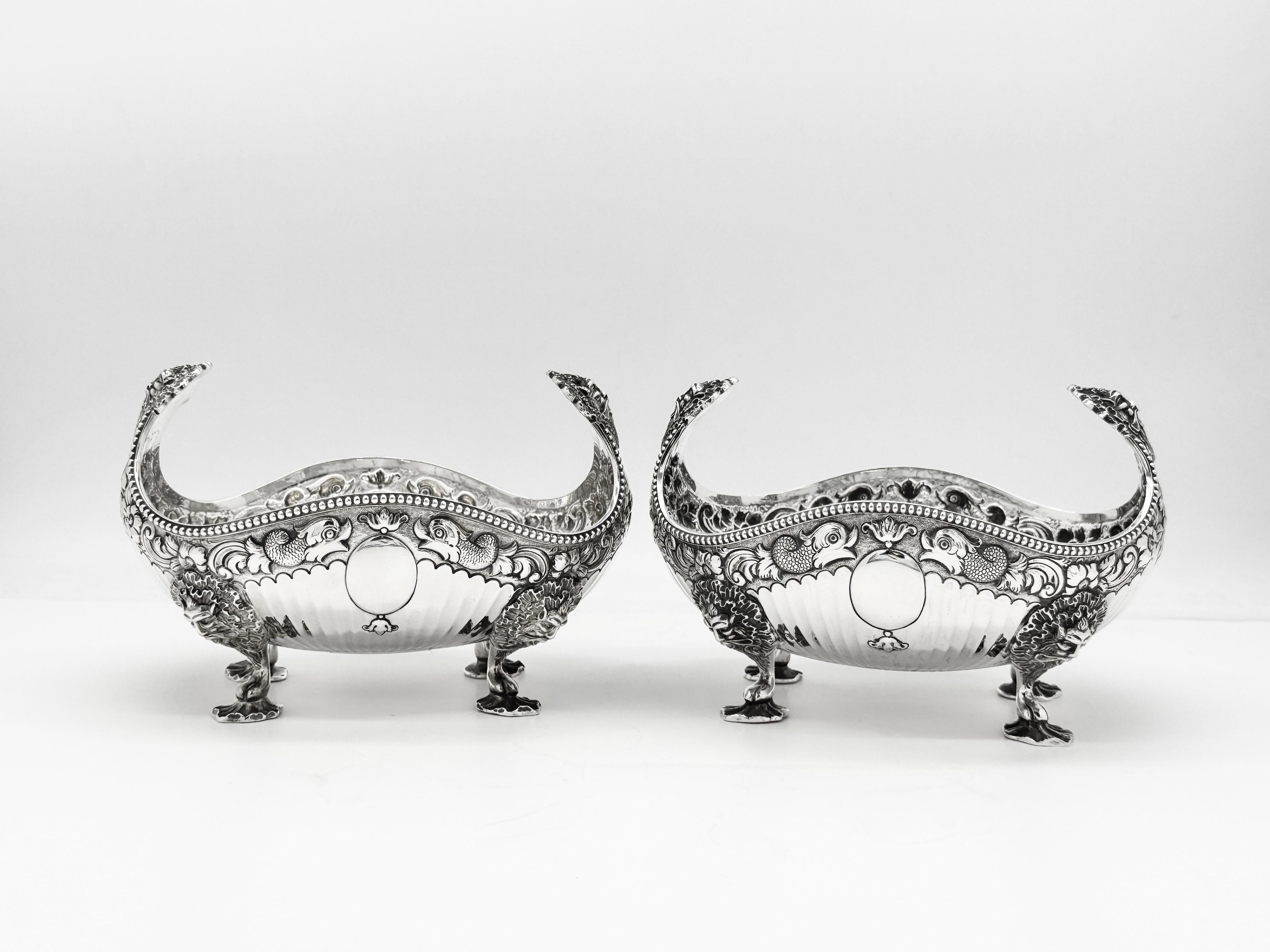 Anglais Paire de plats à fruits anciens en argent sterling anglais en vente