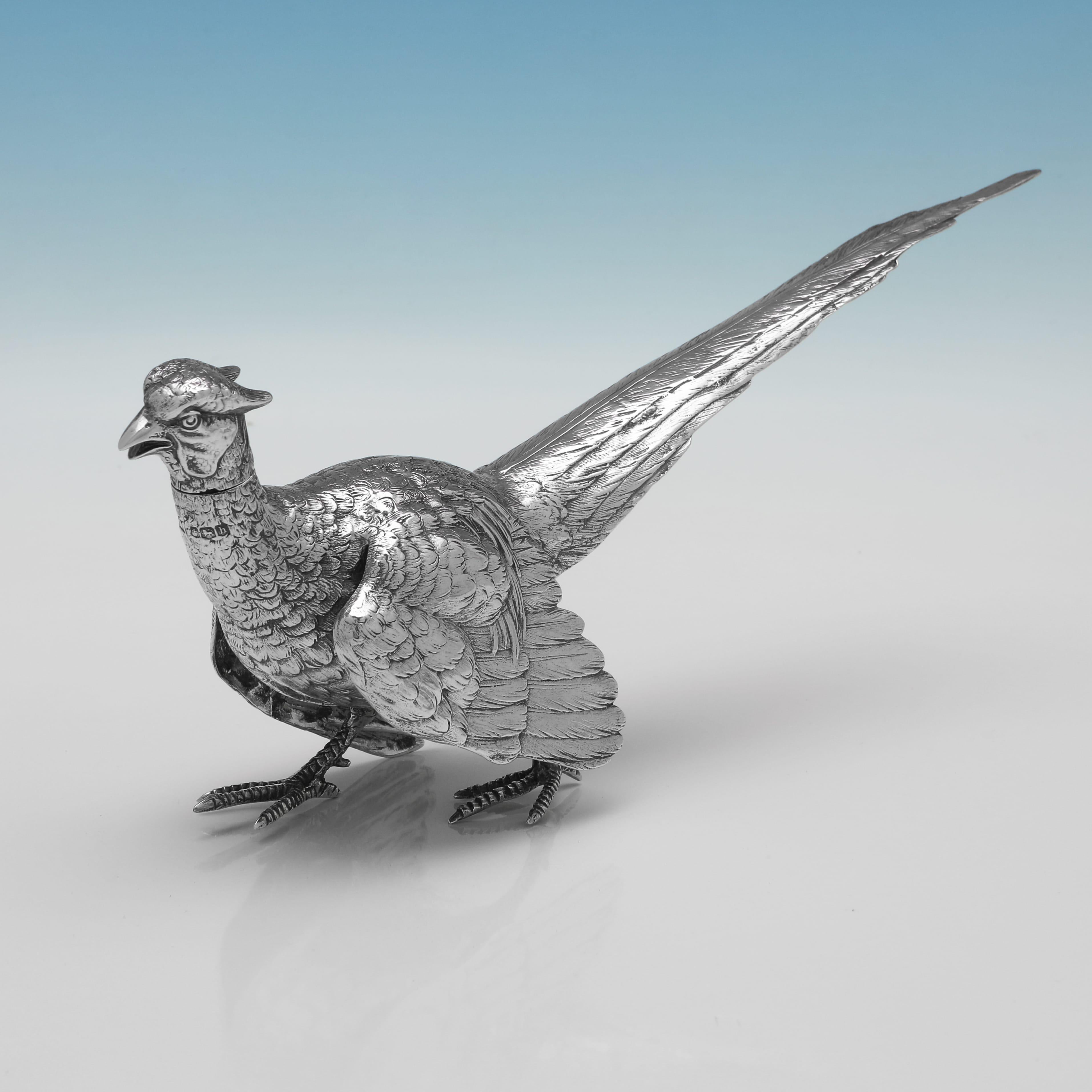 Coppia di antichi modelli di fagiani inglesi in argento sterling realizzati nel 1925 In condizioni buone in vendita a London, London