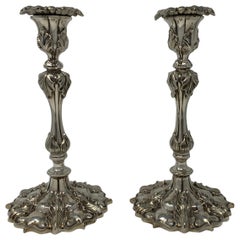 Paire de chandeliers Elkington en métal argenté de l'époque victorienne anglaise