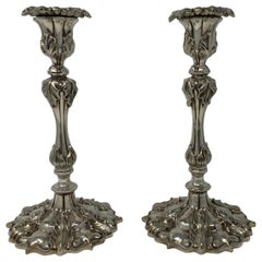 Coppia di antichi candelieri inglesi vittoriani placcati in argento Elkington