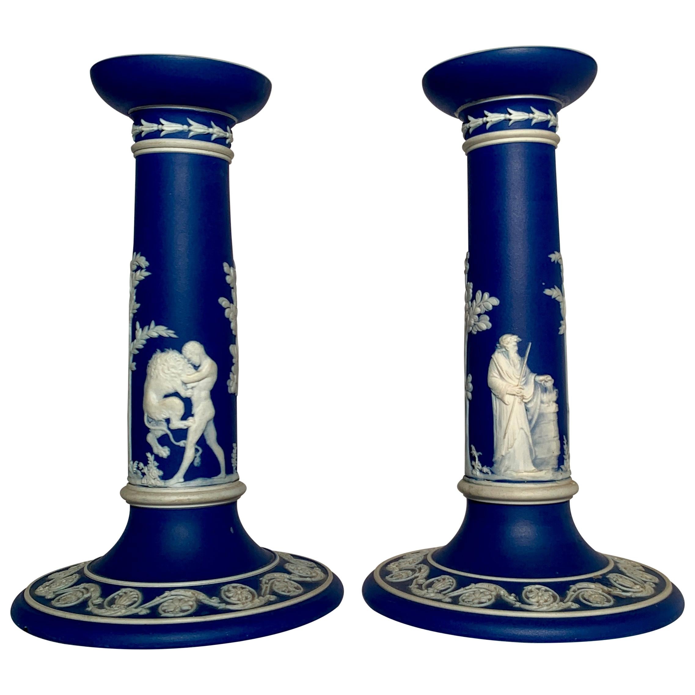 Paar antike englische Wedgwood-Kerzenständer aus Holz, um 1900