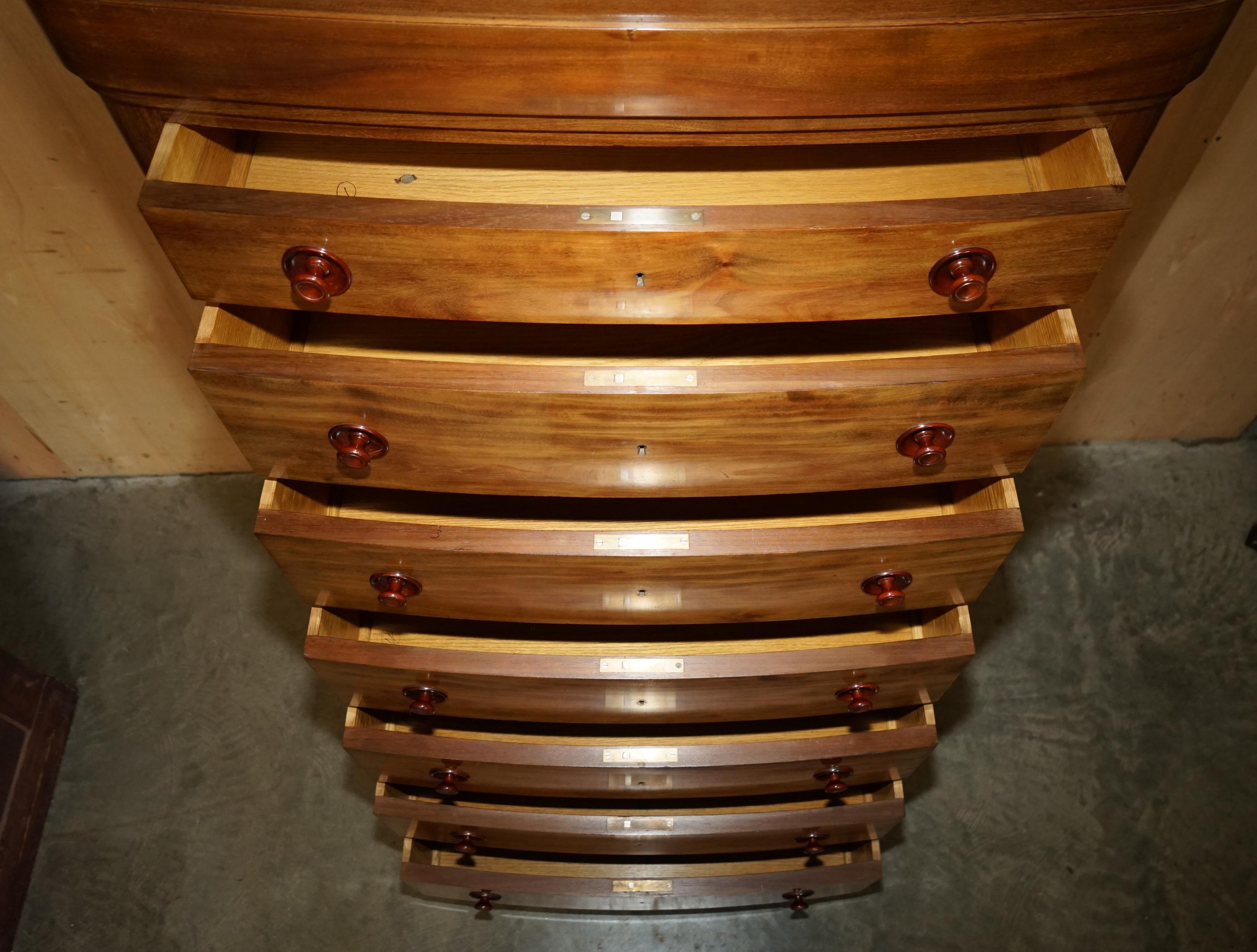 COPPIA DI CASSETTIERE ANTIQUE ESTATE MADE BOW FRONTED 168,5CM WALNUT TALLBOY in vendita 7