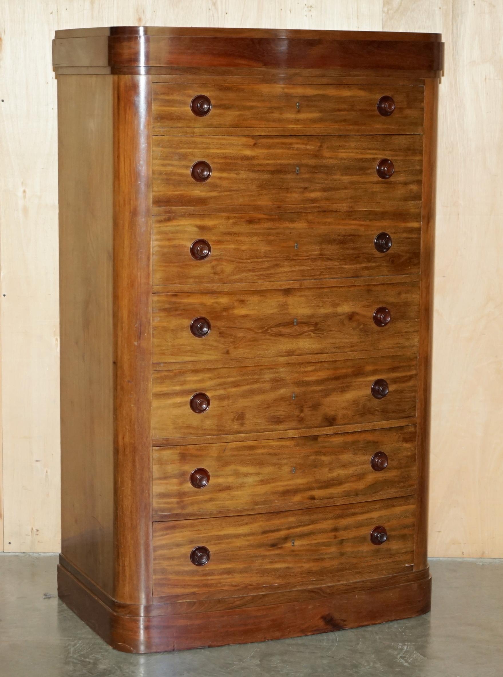 COPPIA DI CASSETTIERE ANTIQUE ESTATE MADE BOW FRONTED 168,5CM WALNUT TALLBOY in vendita 8