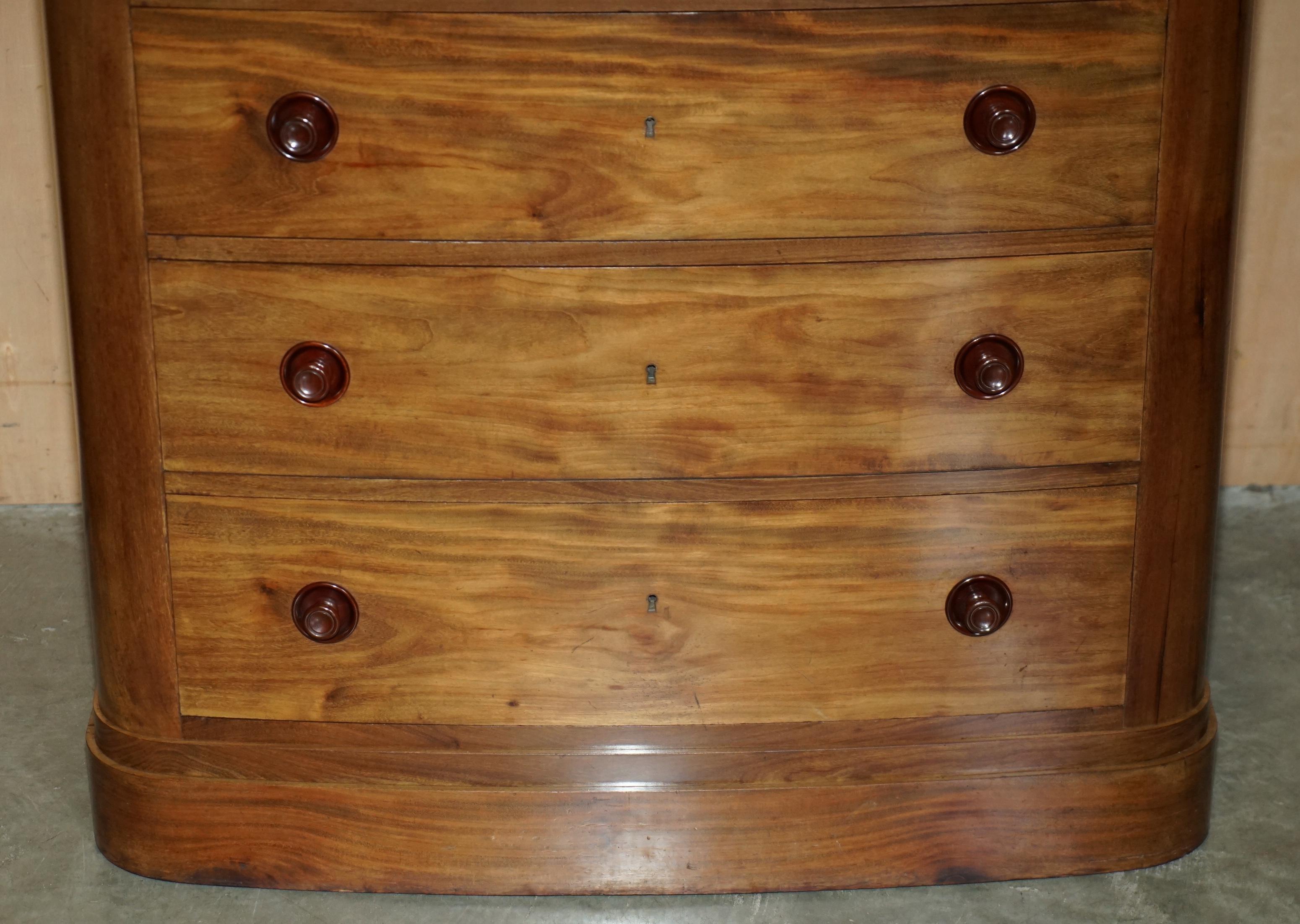 COPPIA DI CASSETTIERE ANTIQUE ESTATE MADE BOW FRONTED 168,5CM WALNUT TALLBOY In condizioni buone in vendita a West Sussex, Pulborough