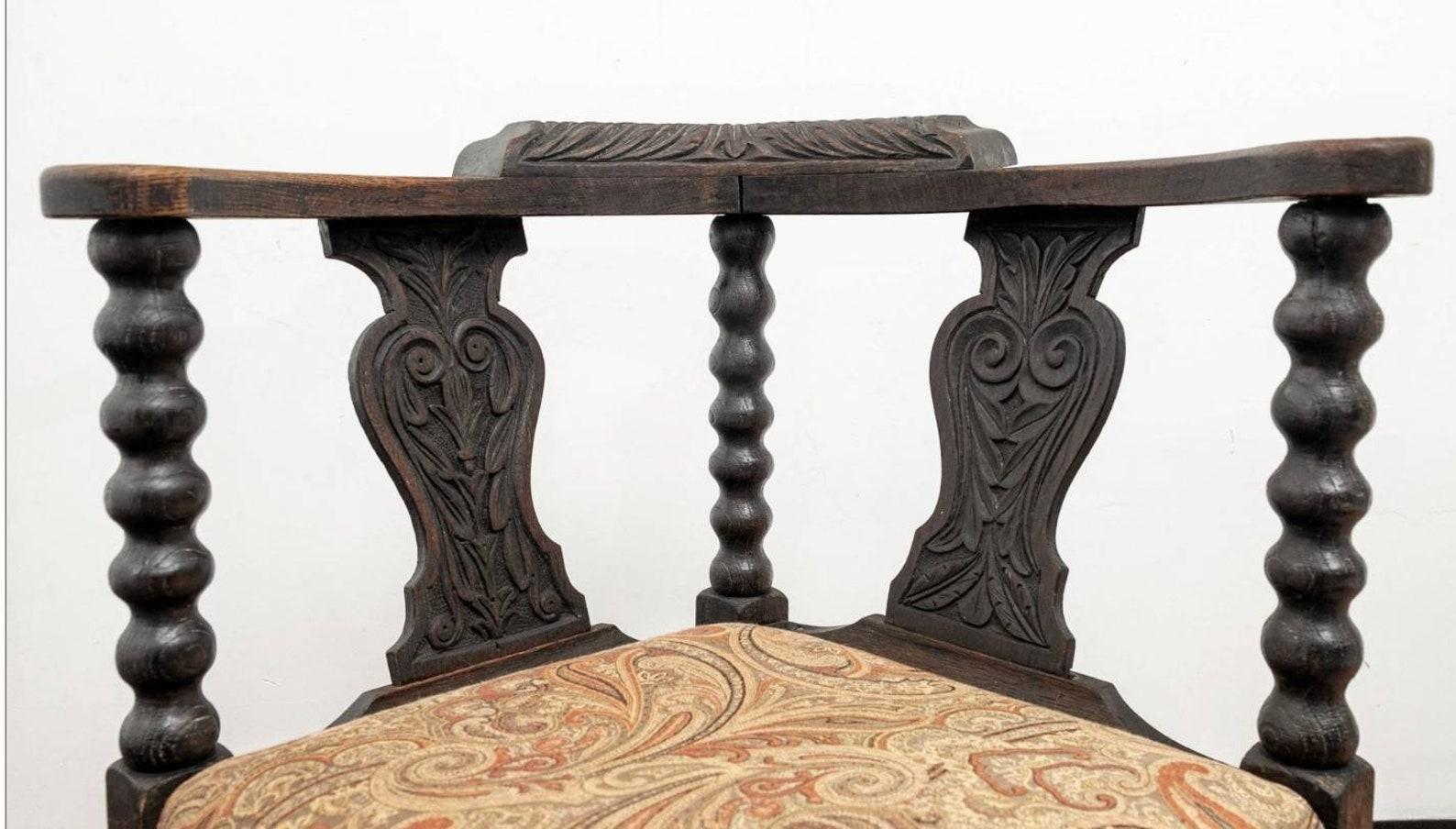 Renaissance Revival Pair of Antique European Carved Oak Corner Chairs For Sale