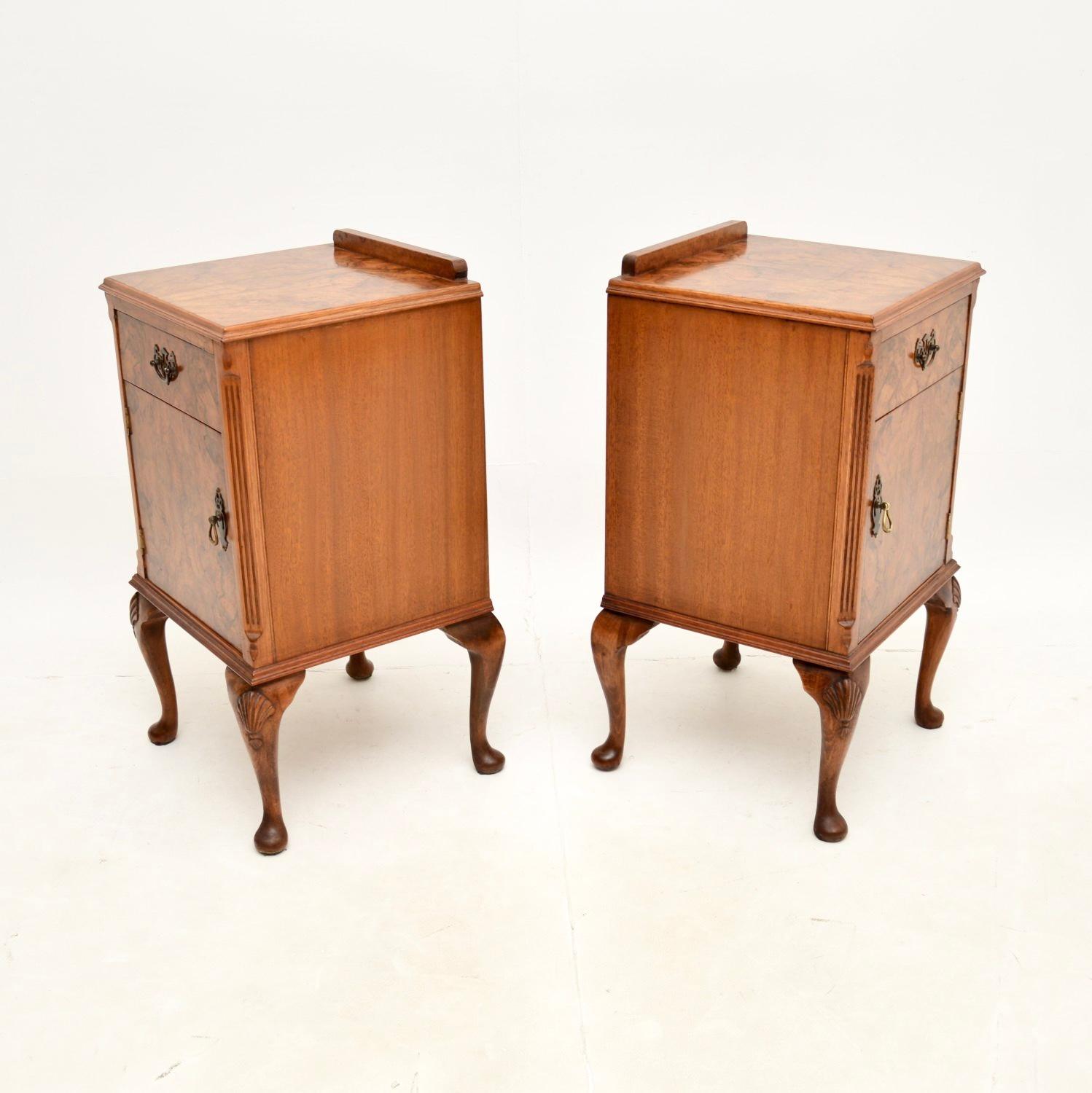 Pair of Antique Figured Walnut Bedside Cabinets In Good Condition In London, GB