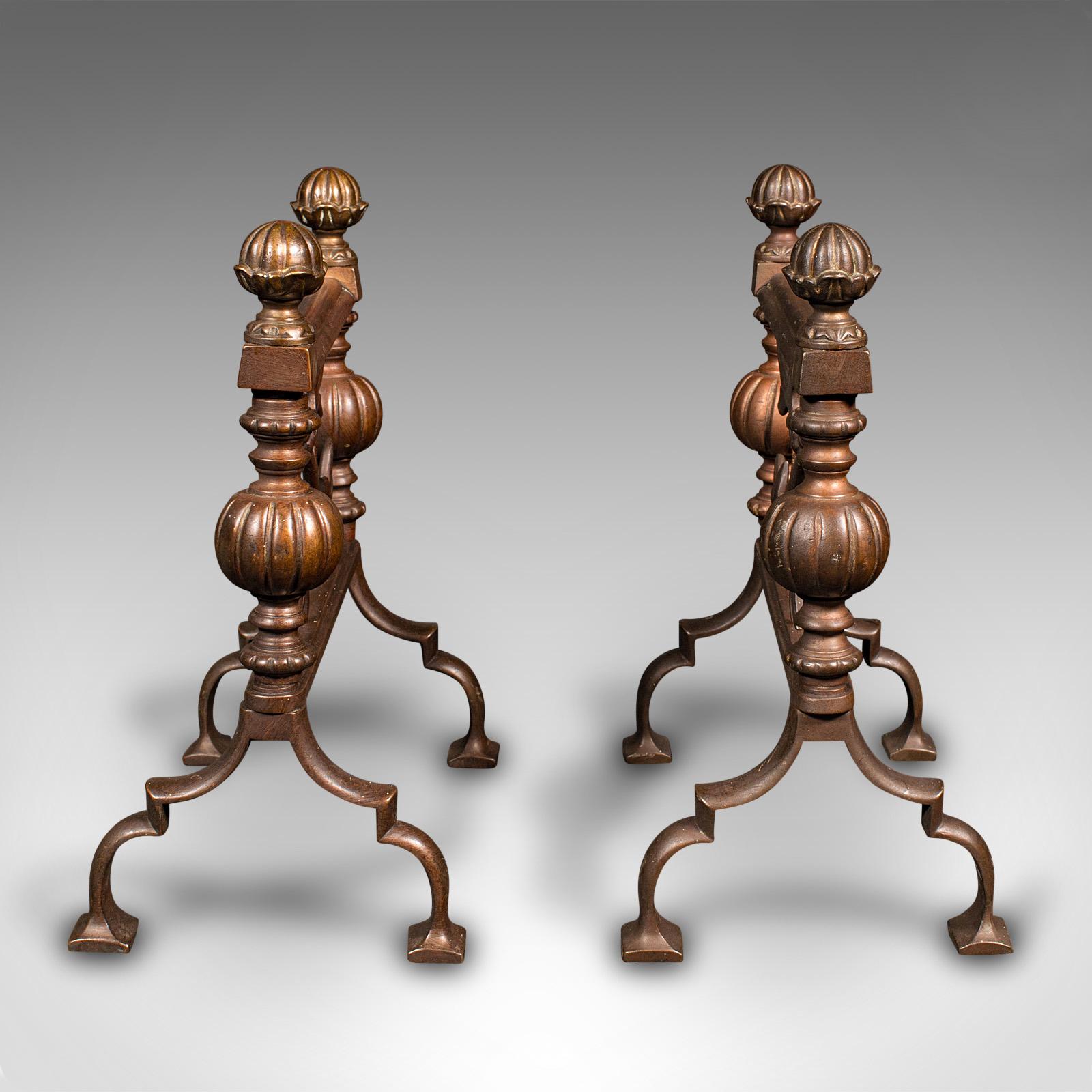 XIXe siècle Paire d'outils de cheminée anciennes, bronze anglais, période esthétique, victorienne en vente