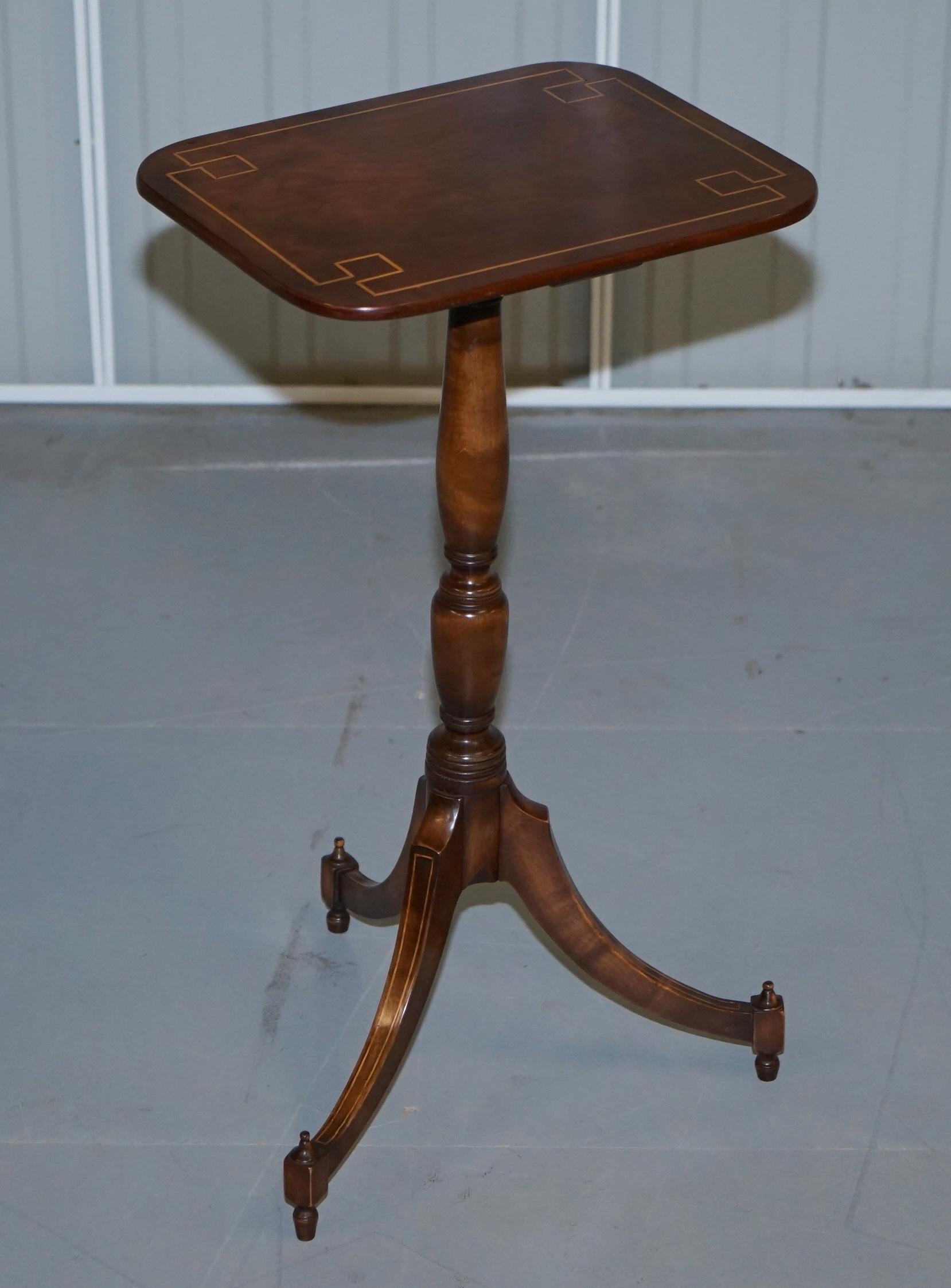 English Pair of Antique Flamed Walnut & Inlaid Regency Style Tripod Side End Lamp Tables For Sale