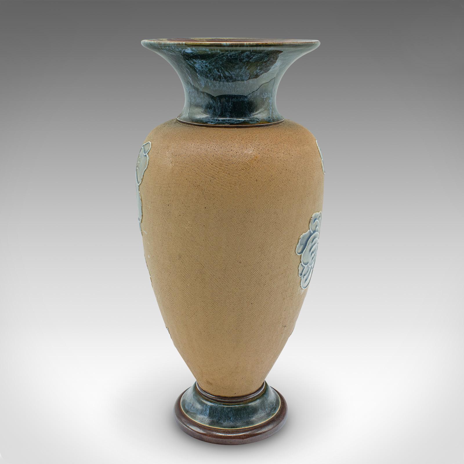 Britannique Paire de vases à fleurs anciens anglais, céramique, urne d'exposition édouardienne, vers 1910 en vente