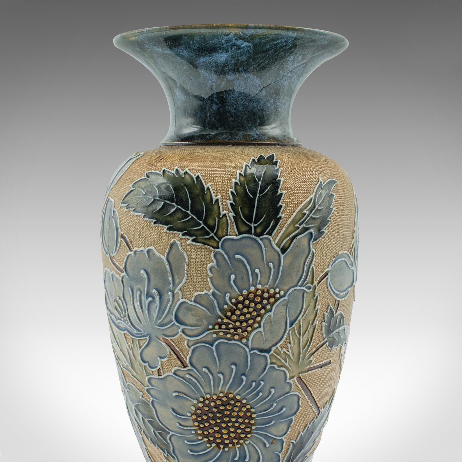 Paire de vases à fleurs anciens anglais, céramique, urne d'exposition édouardienne, vers 1910 en vente 1