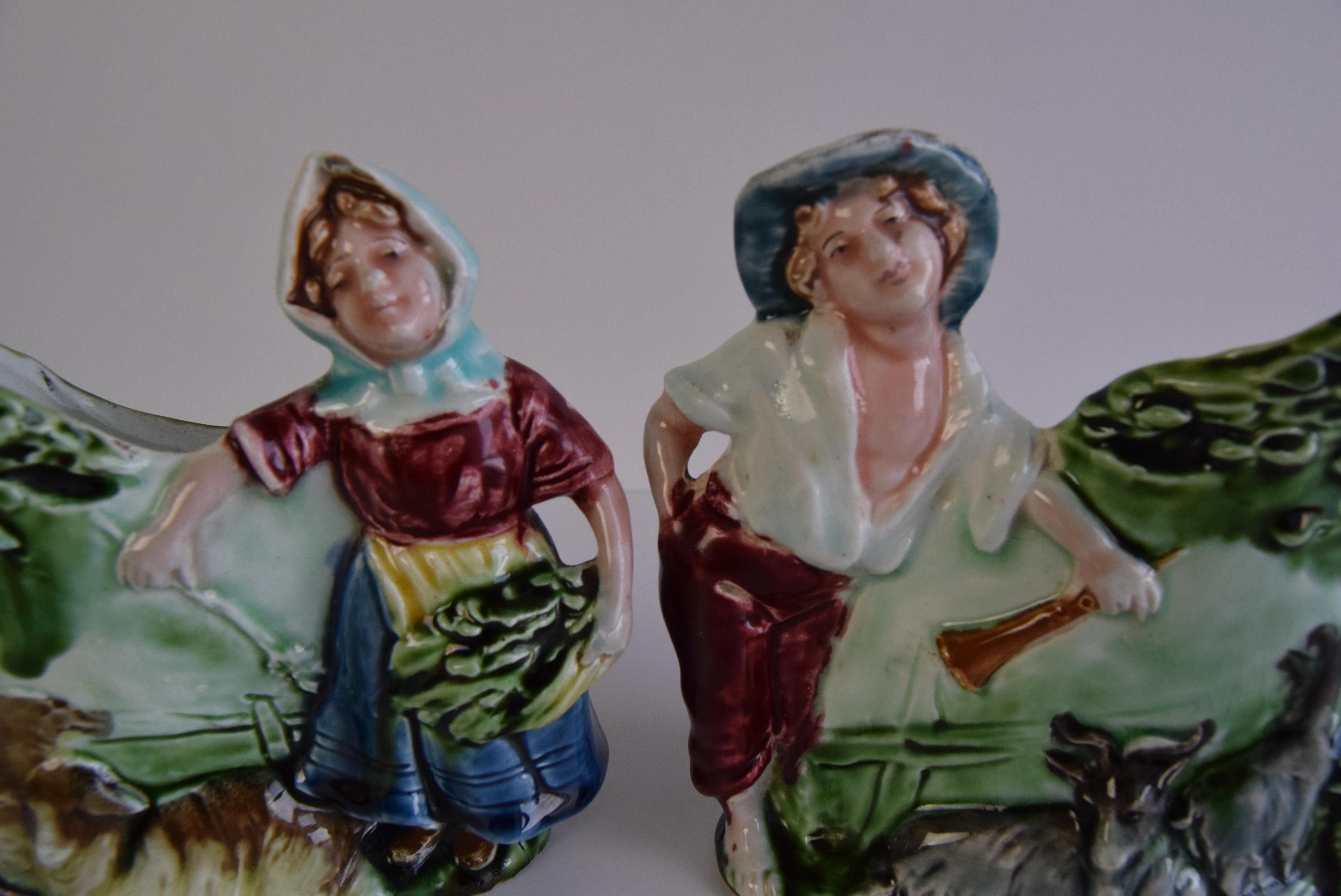 Paire de vases à fleurs anciens, majolique signée HK, berger et bergère en vente 3