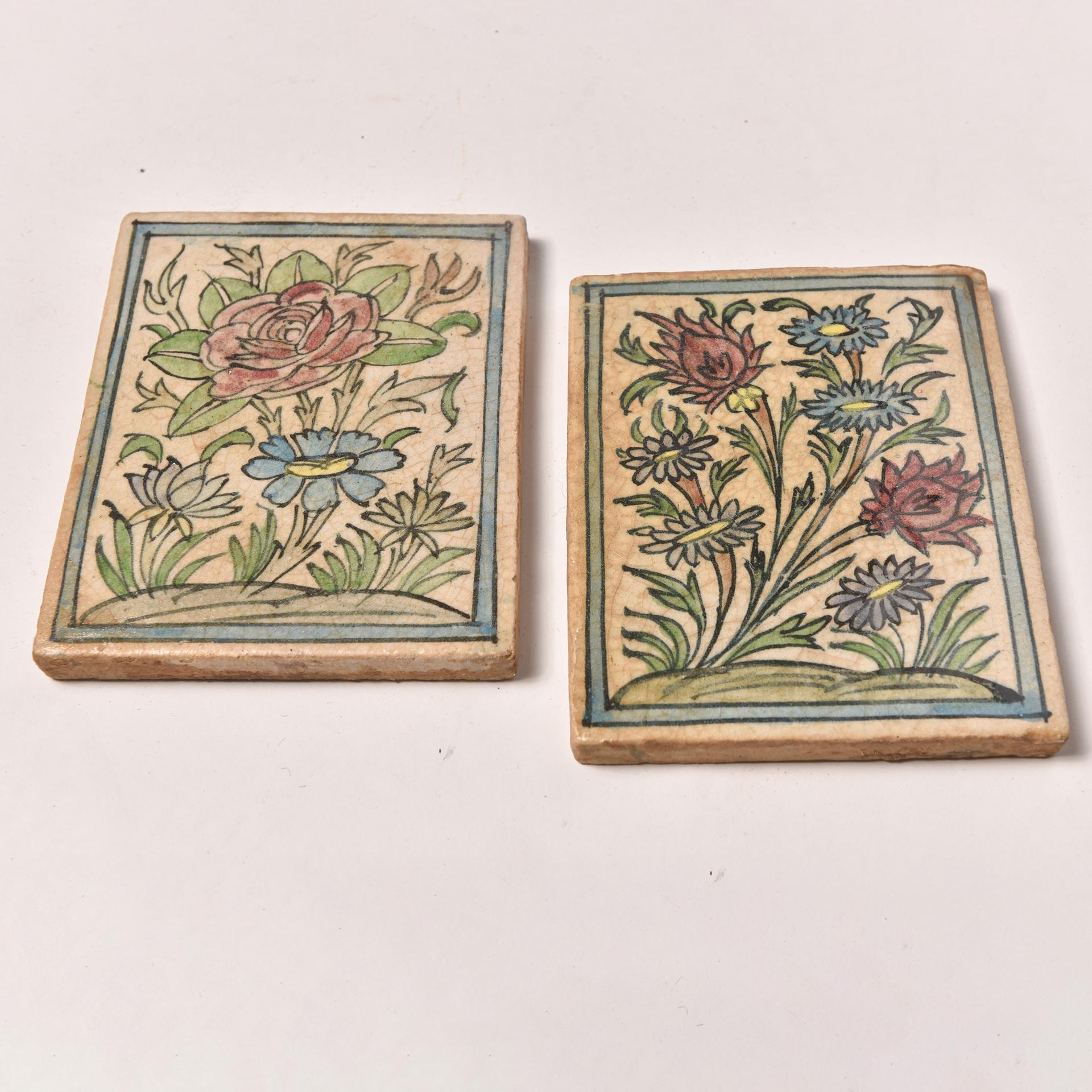 Paar antike „Flowers“-Kacheln (Sonstiges) im Angebot