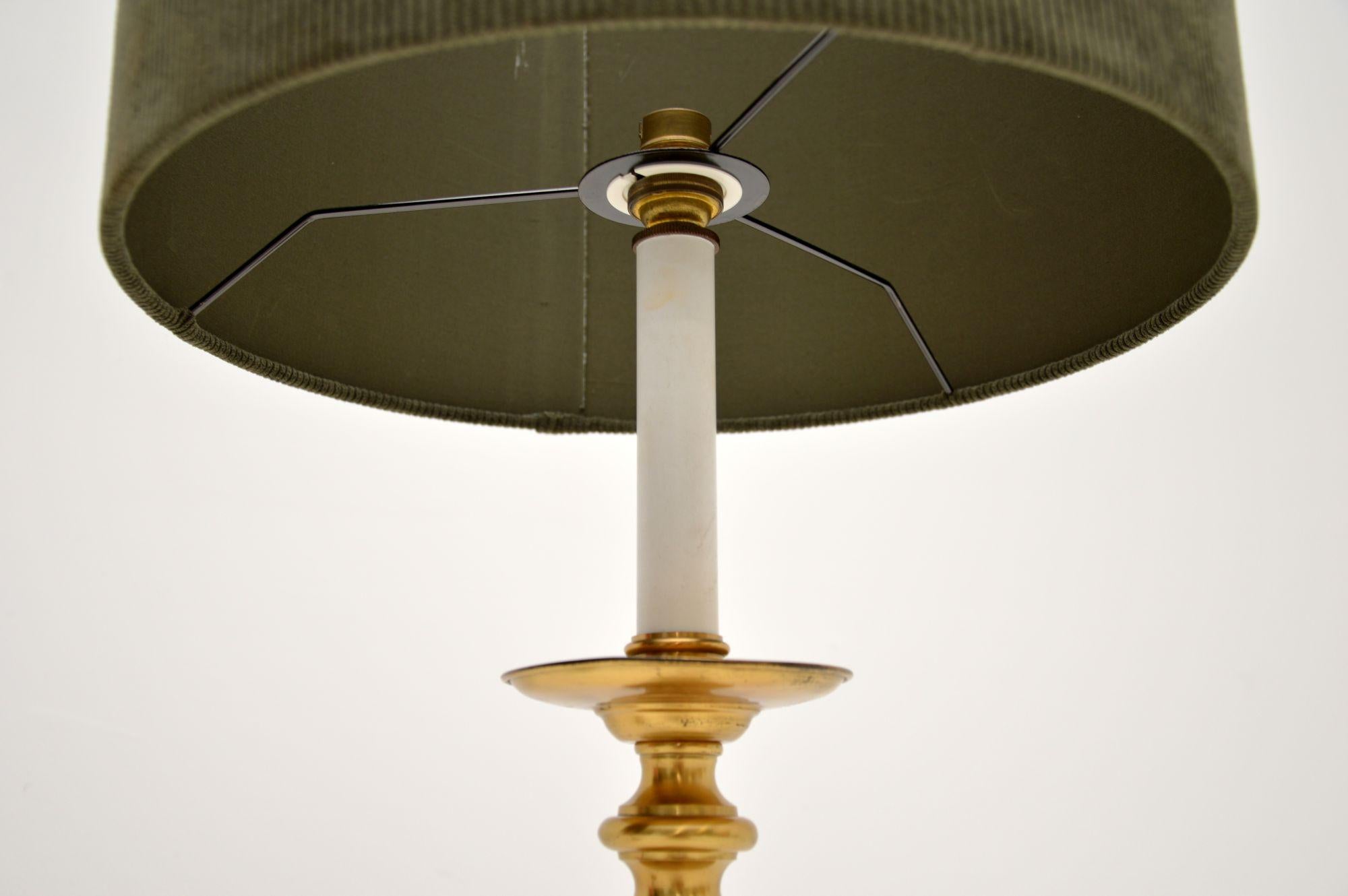Début du 20ème siècle Paire de lampes de table anciennes en laiton cannelé en vente