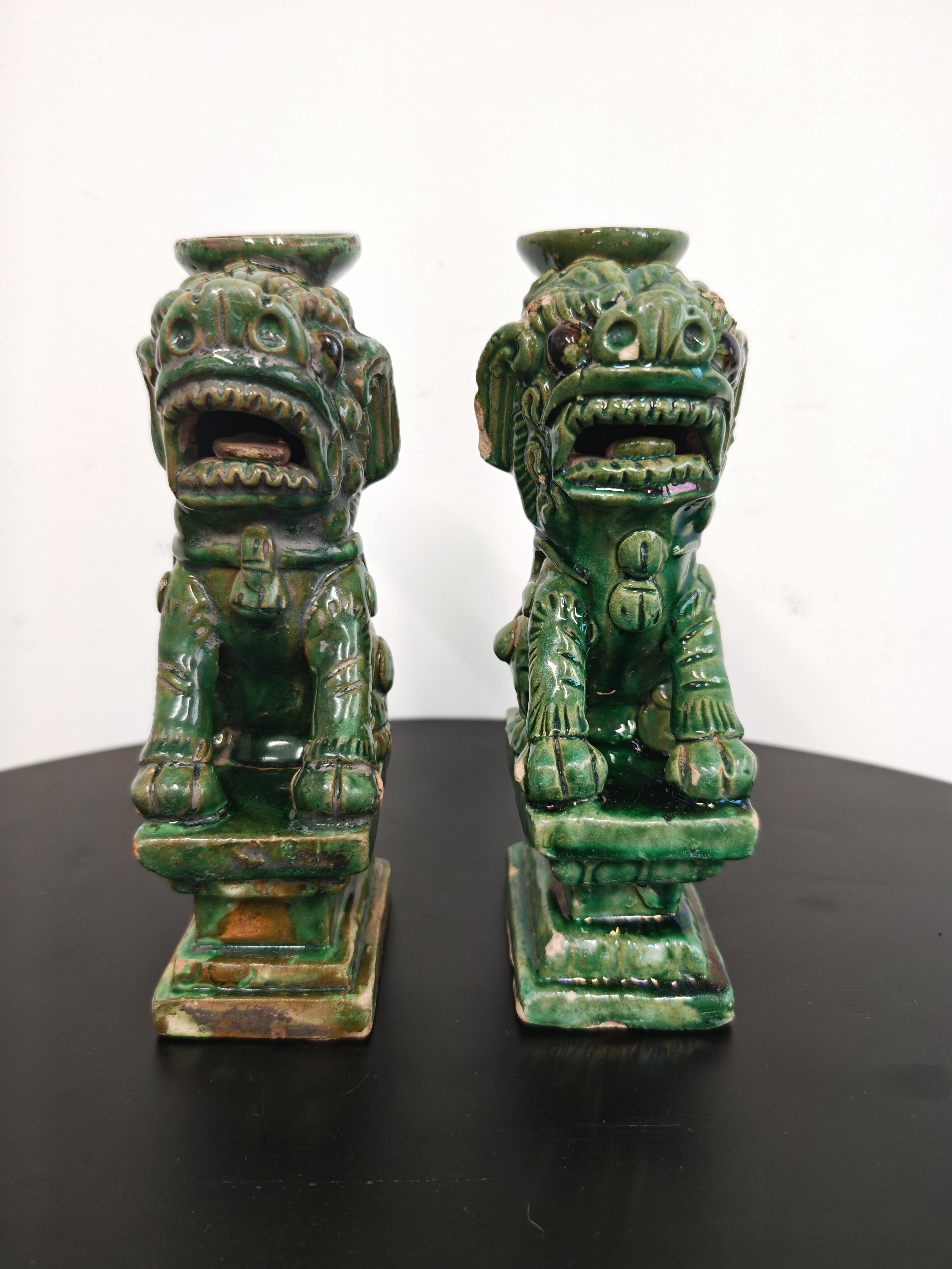 Paire de bougeoirs anciens en céramique, Chine, 19e siècle en vente 5