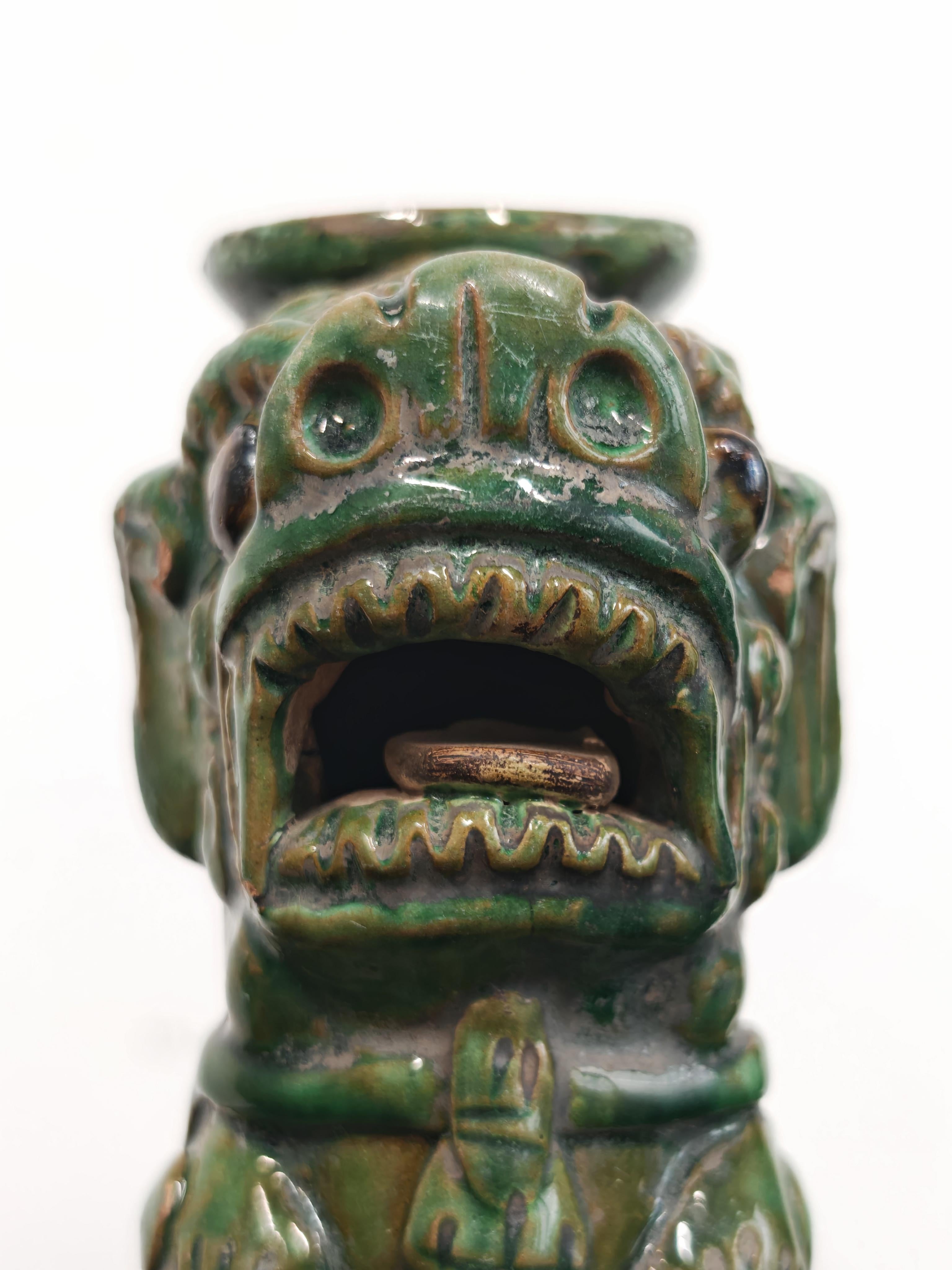 Chinois Paire de bougeoirs anciens en céramique, Chine, 19e siècle en vente