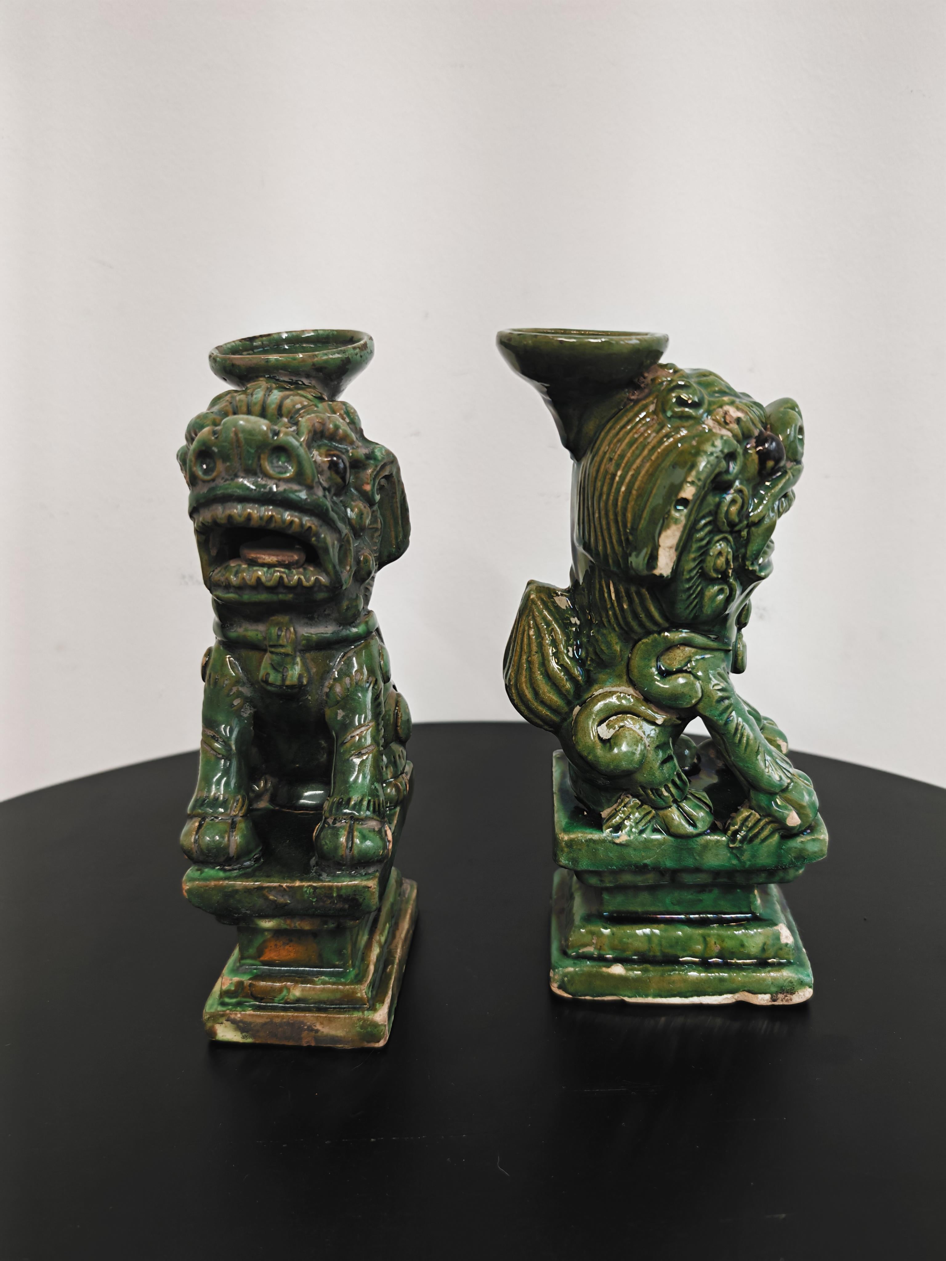 Paire de bougeoirs anciens en céramique, Chine, 19e siècle en vente 2