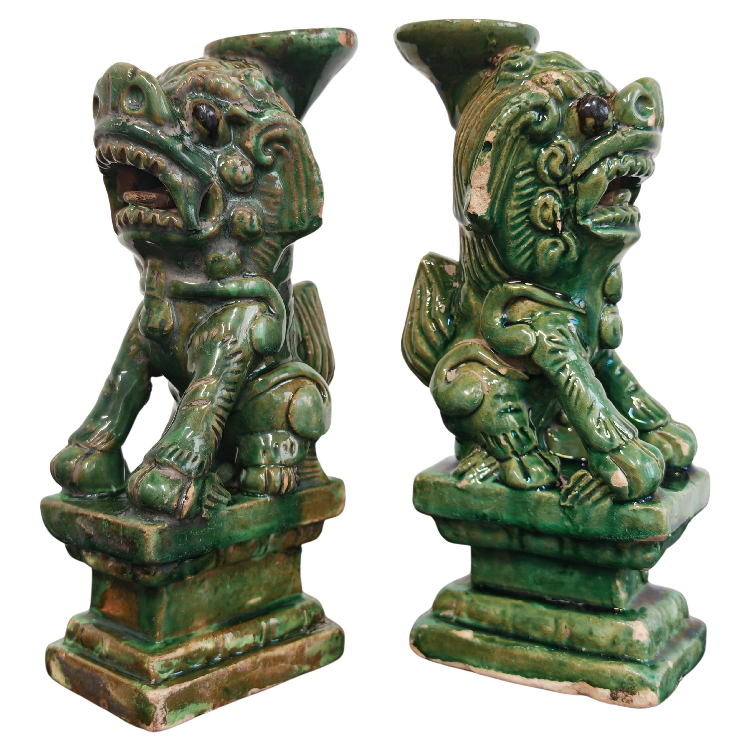 Paire de bougeoirs anciens en céramique, Chine, 19e siècle