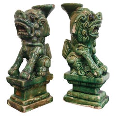 Paire de bougeoirs anciens en céramique, Chine, 19e siècle