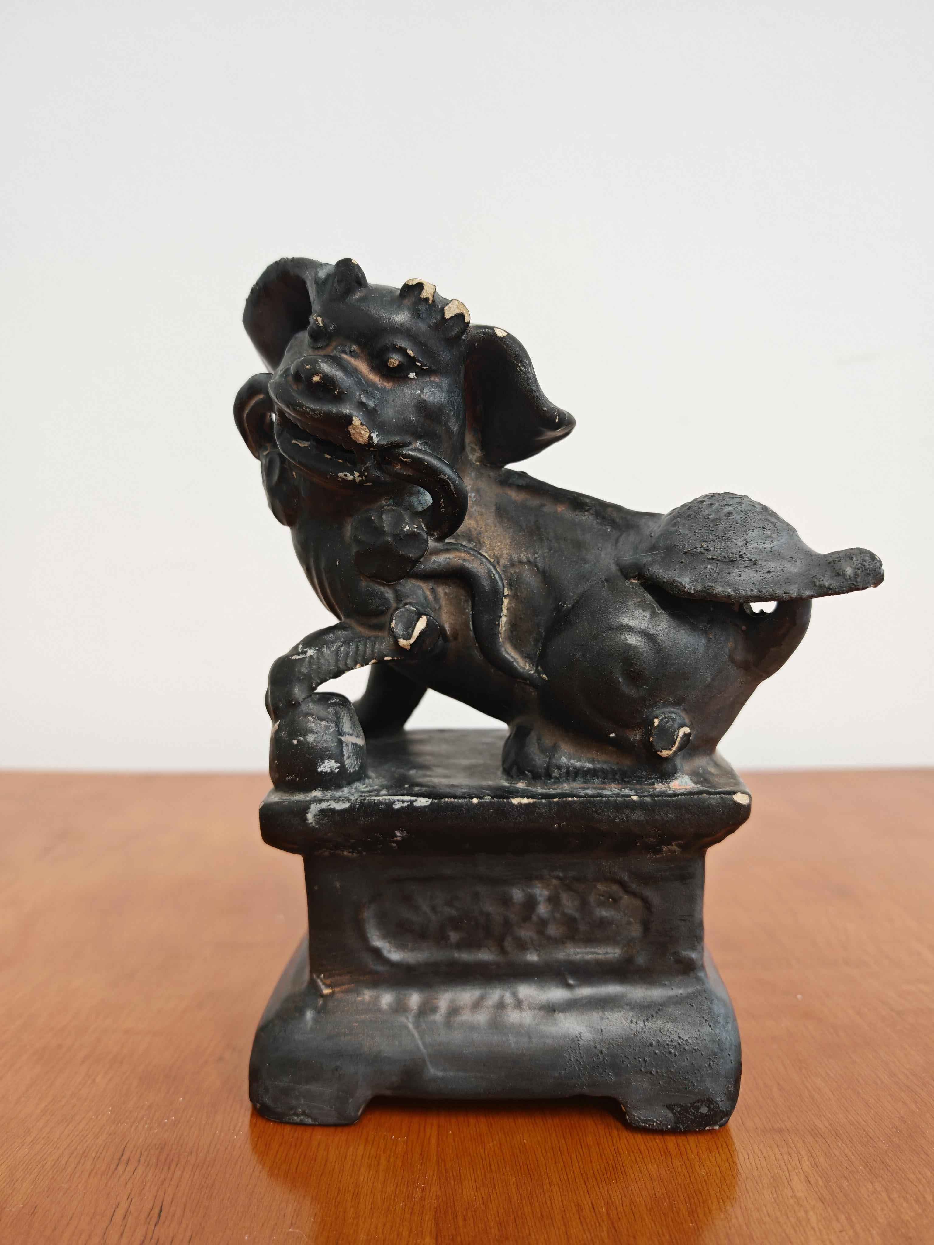 Paire de chiens anciens en céramique, Chine, 19e siècle en vente 3