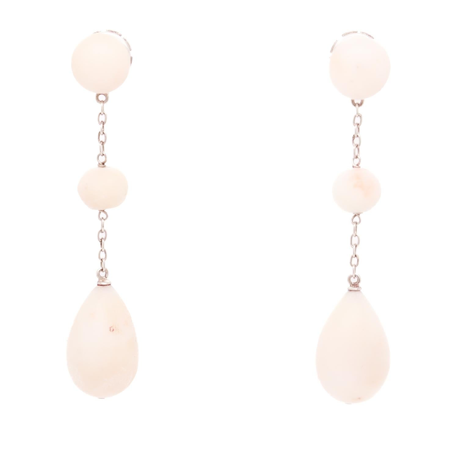 Paar antike französische 18K Gold & Koralle Tropfen Ohrringe (Perle) im Angebot