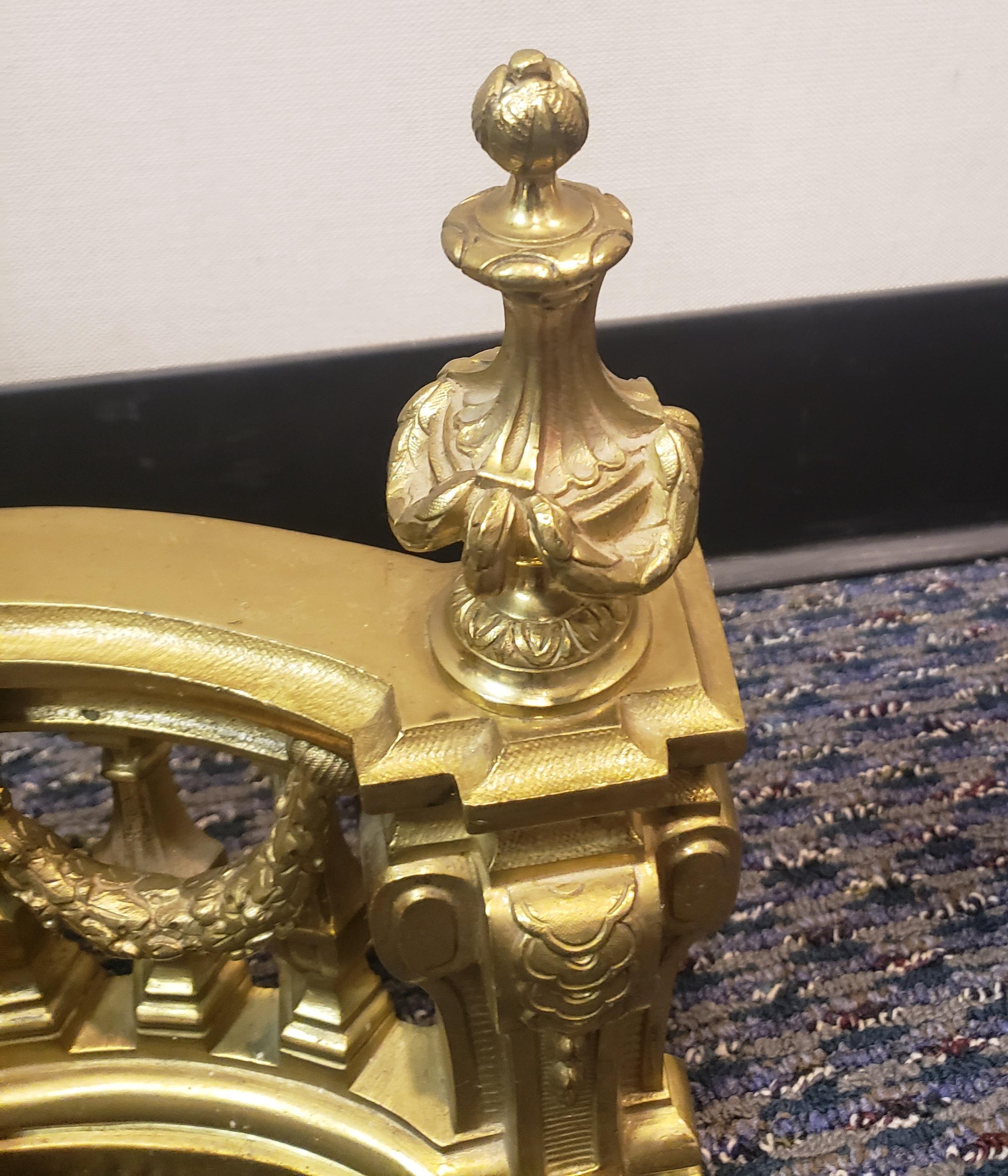 Paar antike französische vergoldete Bronze-Feuerböcke/Chenets aus dem 18. Jahrhundert im Zustand „Gut“ im Angebot in Germantown, MD