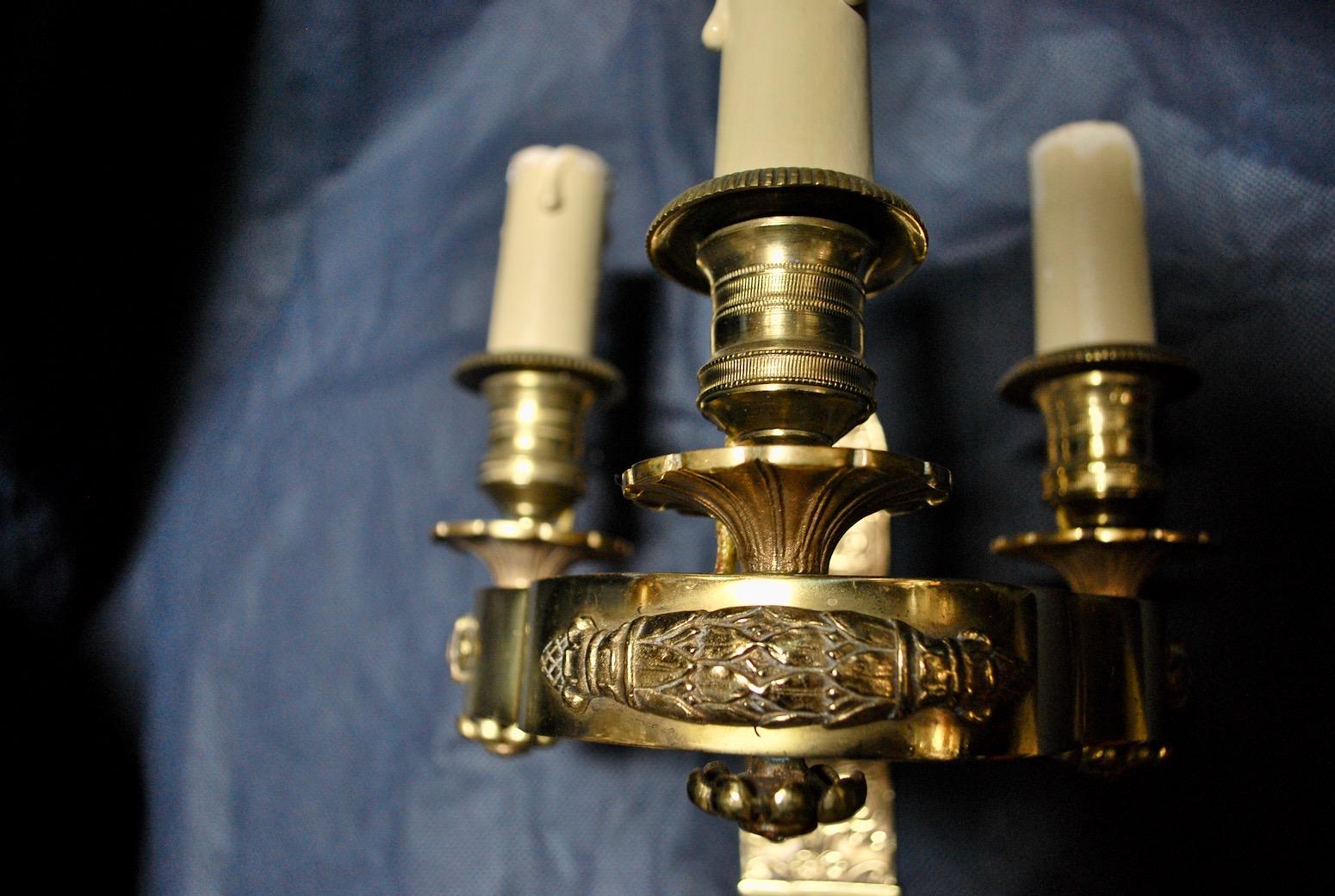 Neoclassical pair of antique  French 1940 bronze sconces For Sale
