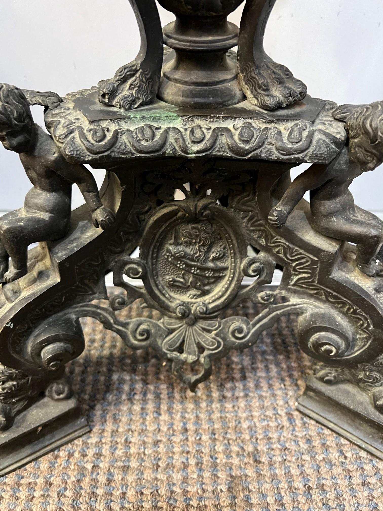 Paire de chenets, chenets et chenets de jardin en bronze anciens du 19ème siècle.  en vente 4