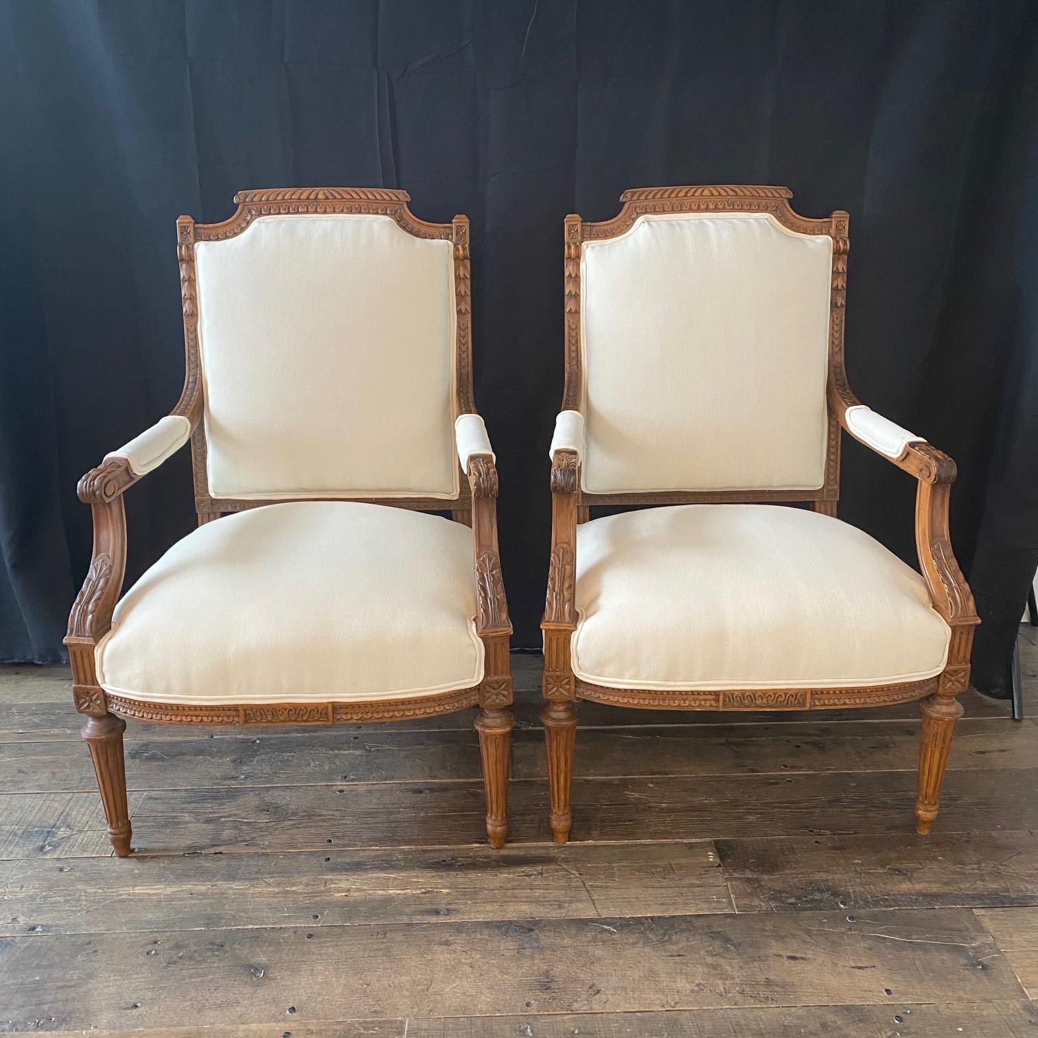 Pair of Antique French 19th Century Neoclassical Louis XVI Carved Armchairs For Sale 3