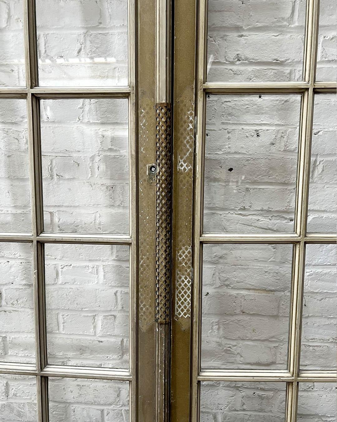 Pair of Antique French Arched Double Doors with Glazing, Early 20th Century For Sale 2