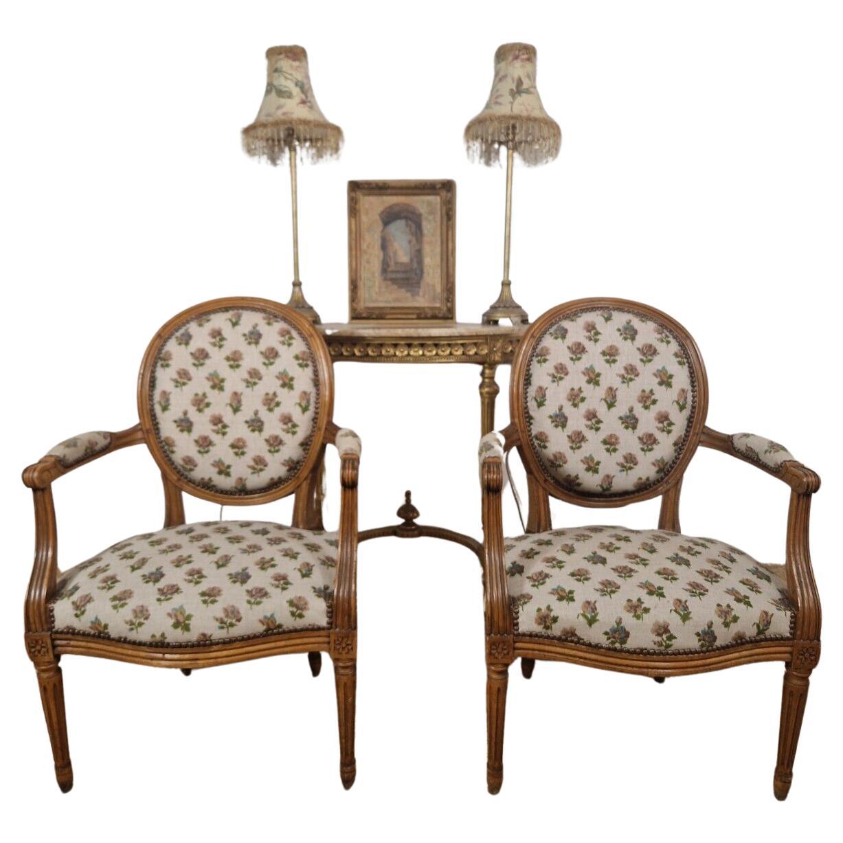 Paar antike französische Sessel mit Medaillonrückenlehne