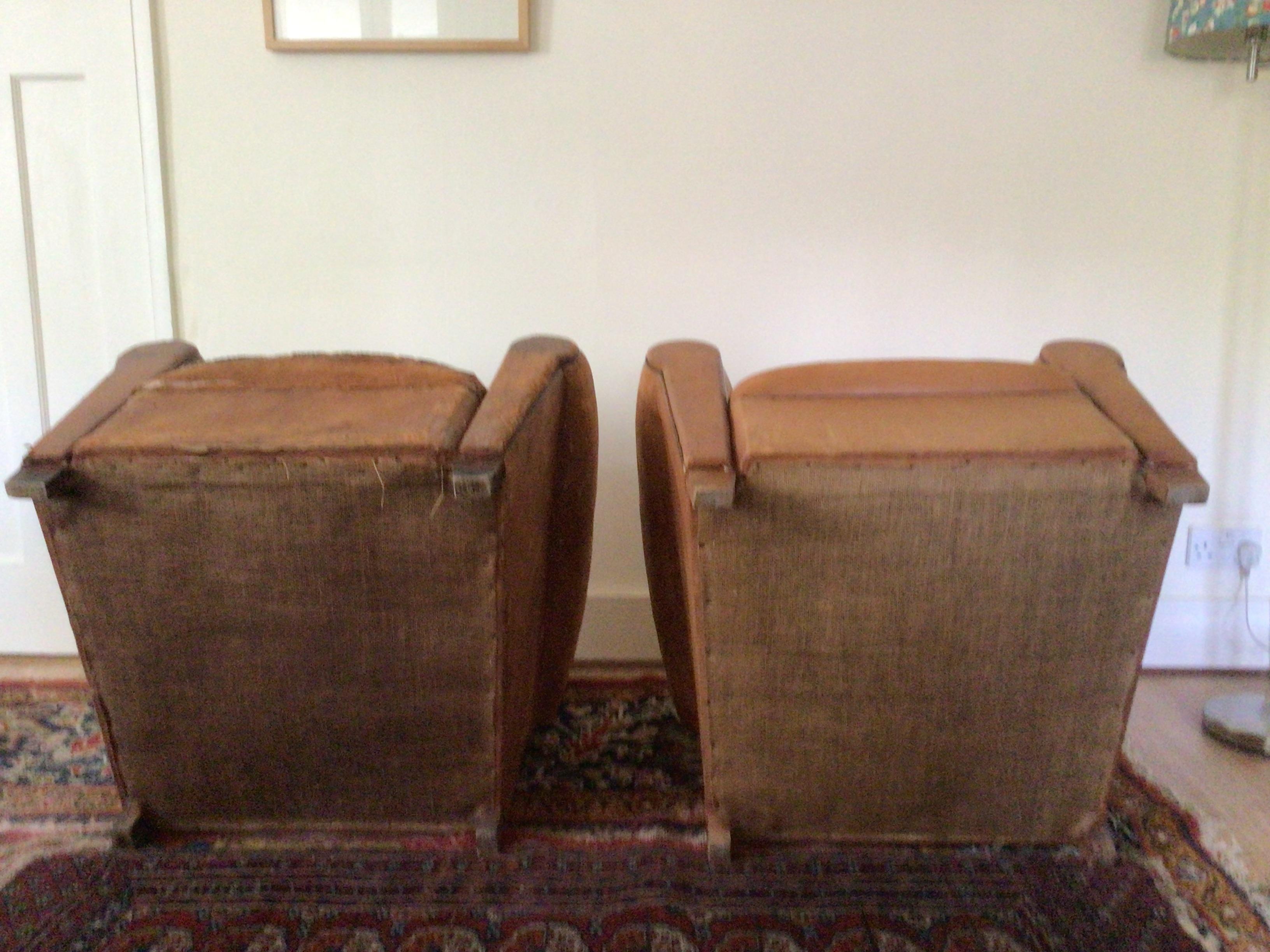 Paire de fauteuils club en cuir Art Déco français anciens. en vente 2