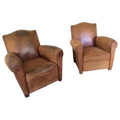Paire de fauteuils club en cuir Art Déco français anciens.