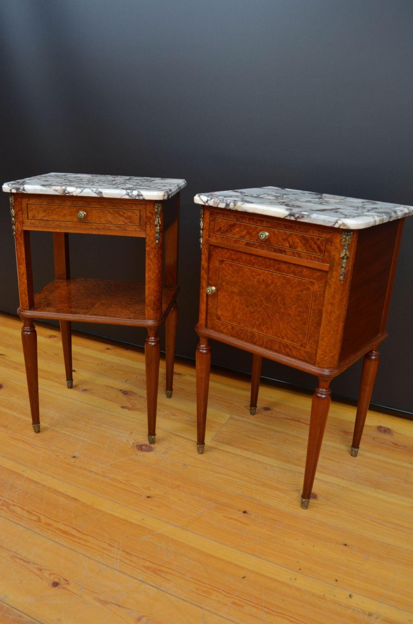 Pareja de mesillas de noche Antique French c1900 en Bueno estado para la venta en Whaley Bridge, GB