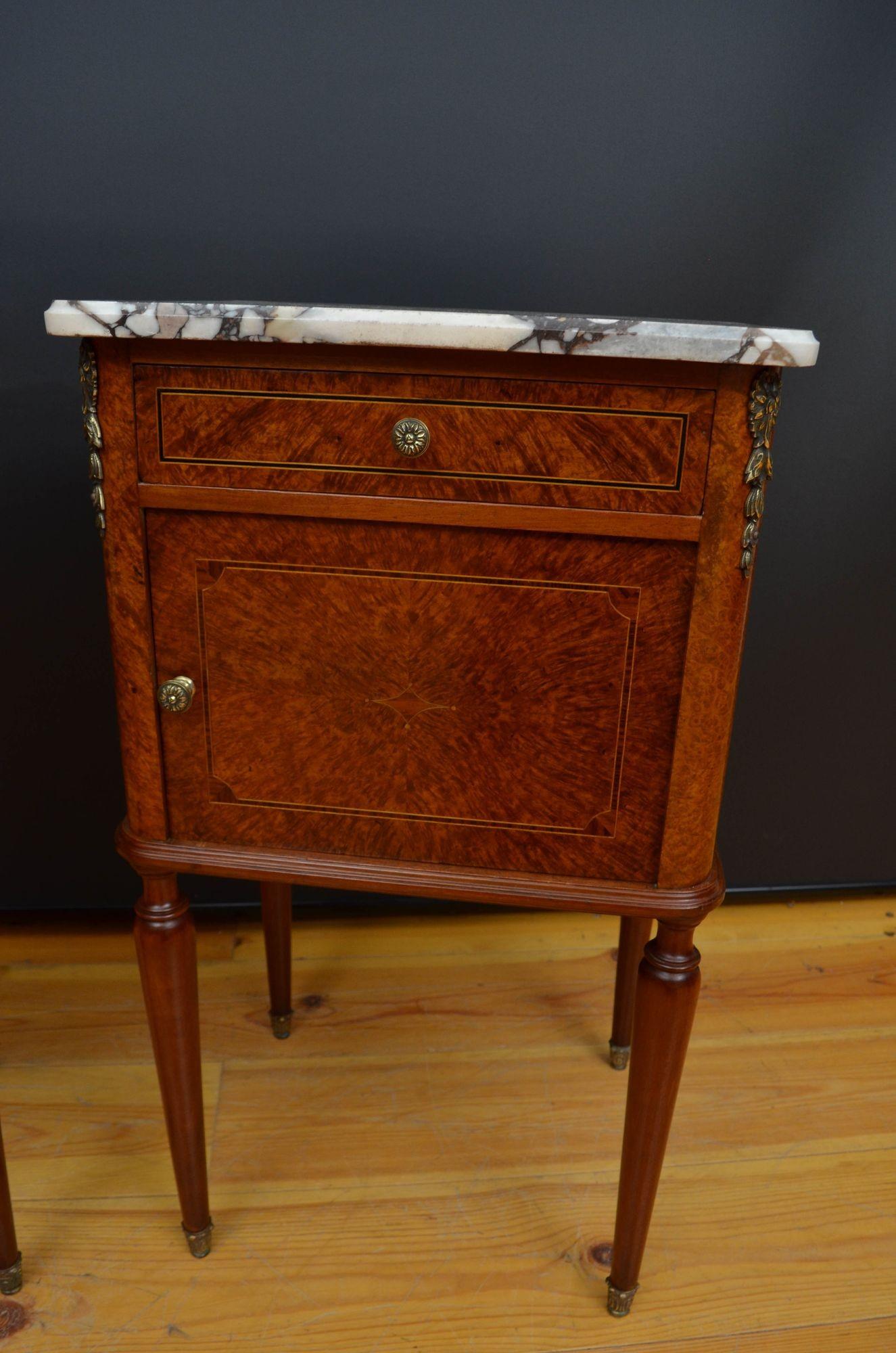 Pareja de mesillas de noche Antique French c1900 principios del siglo XX en venta