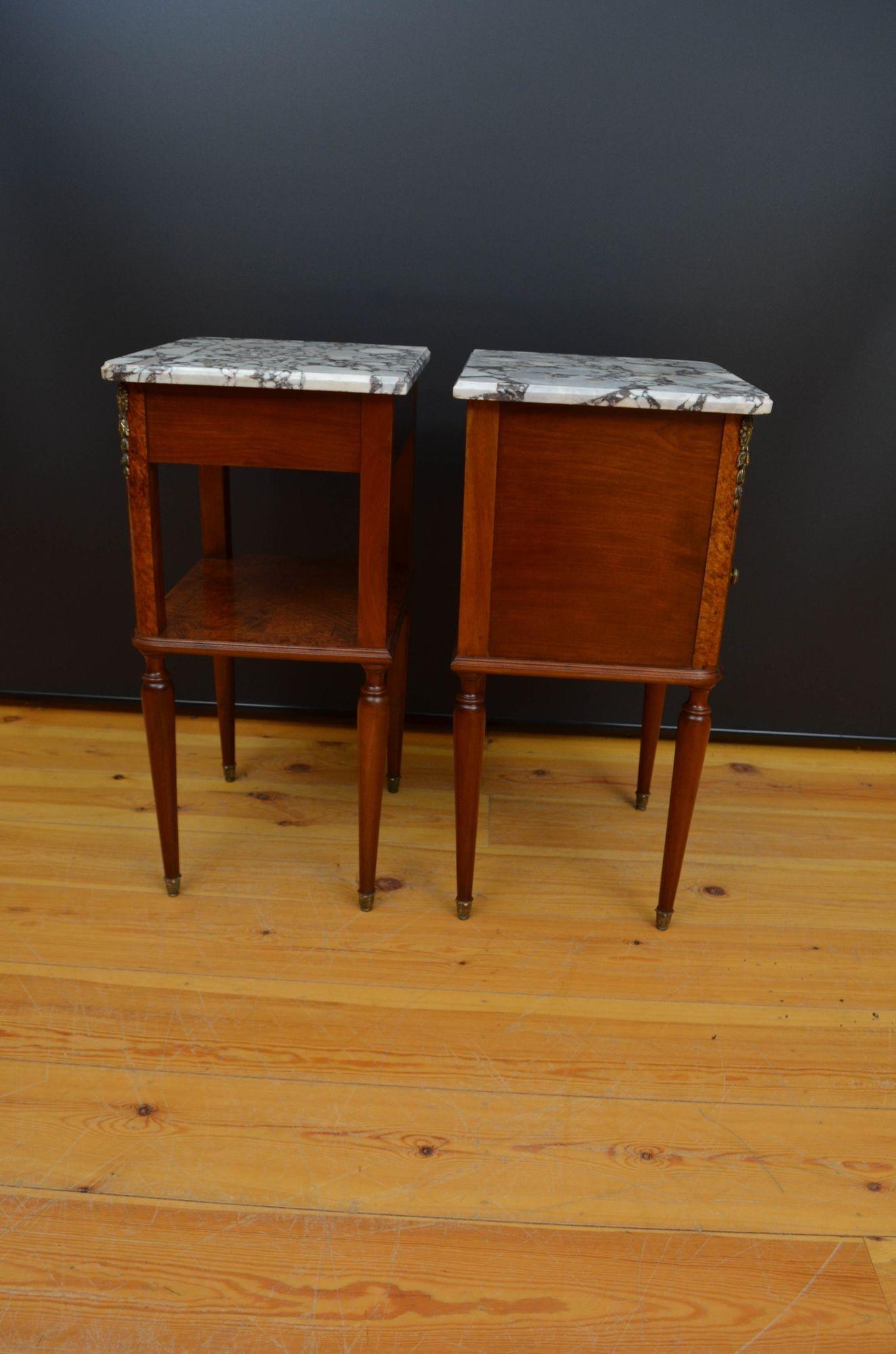 Pareja de mesillas de noche Antique French c1900 en venta 1