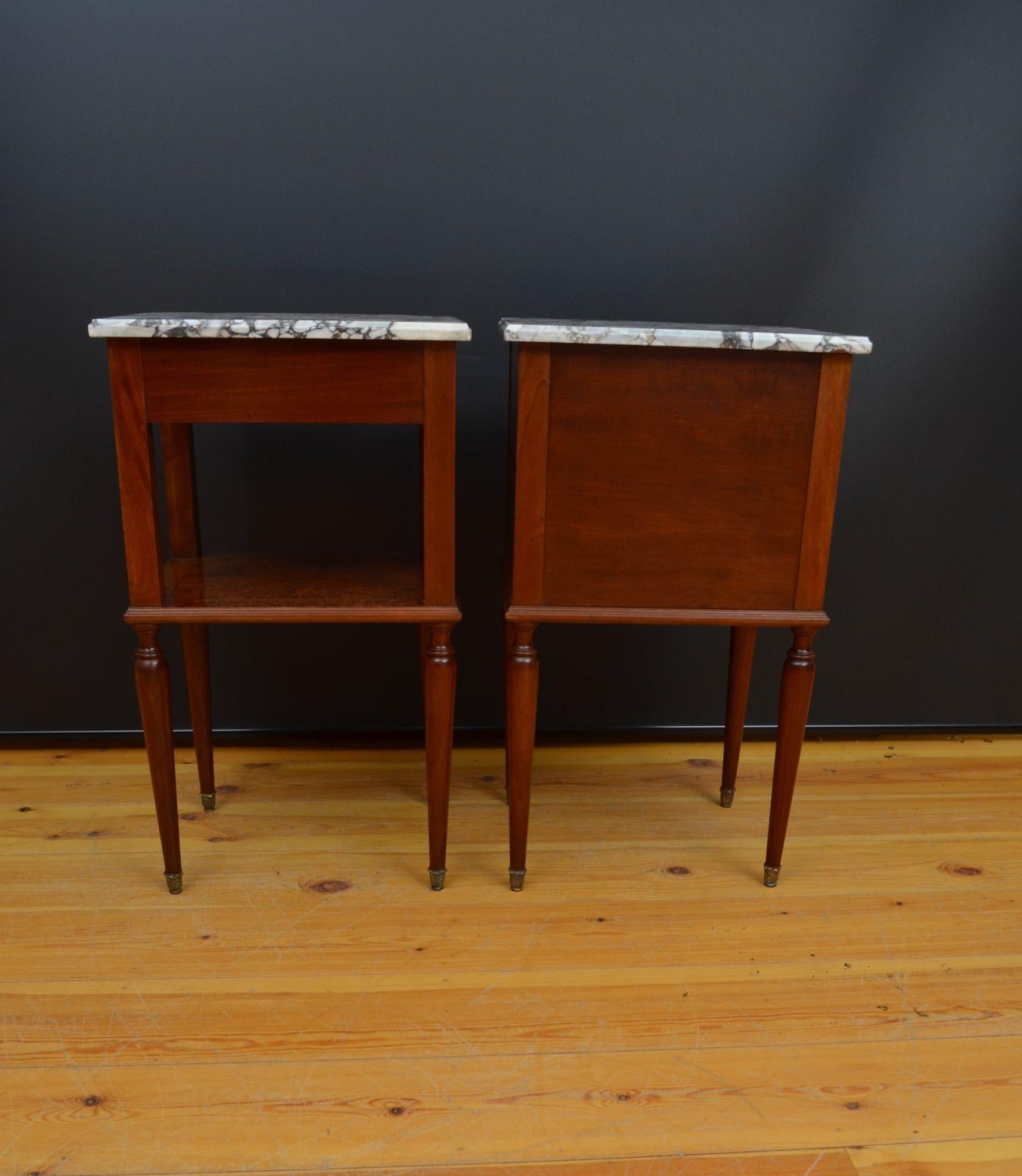 Pareja de mesillas de noche Antique French c1900 en venta 2