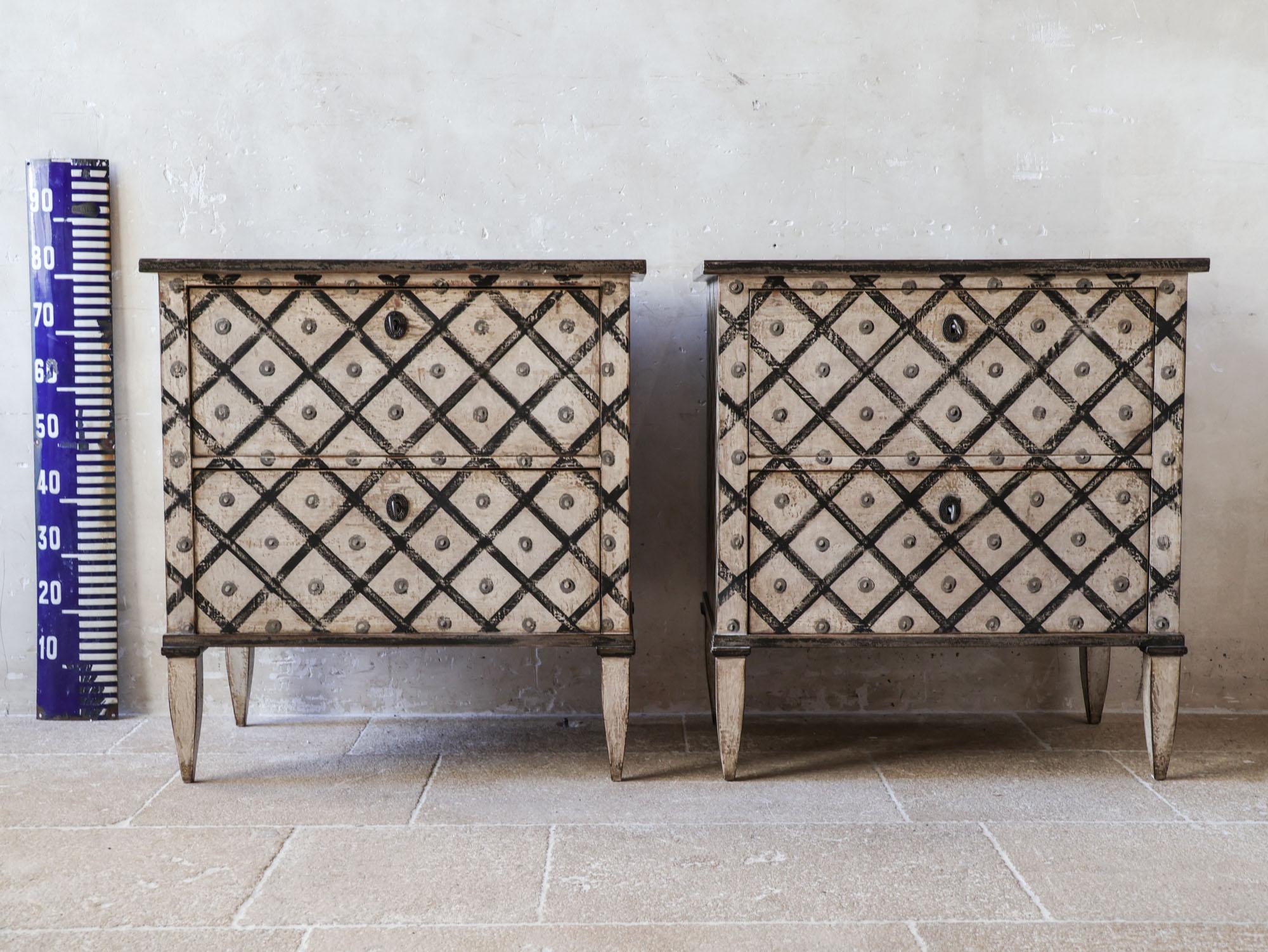 Pair of antique French bedside tables - chests of drawers with diamond pattern In Good Condition In Baambrugge, NL