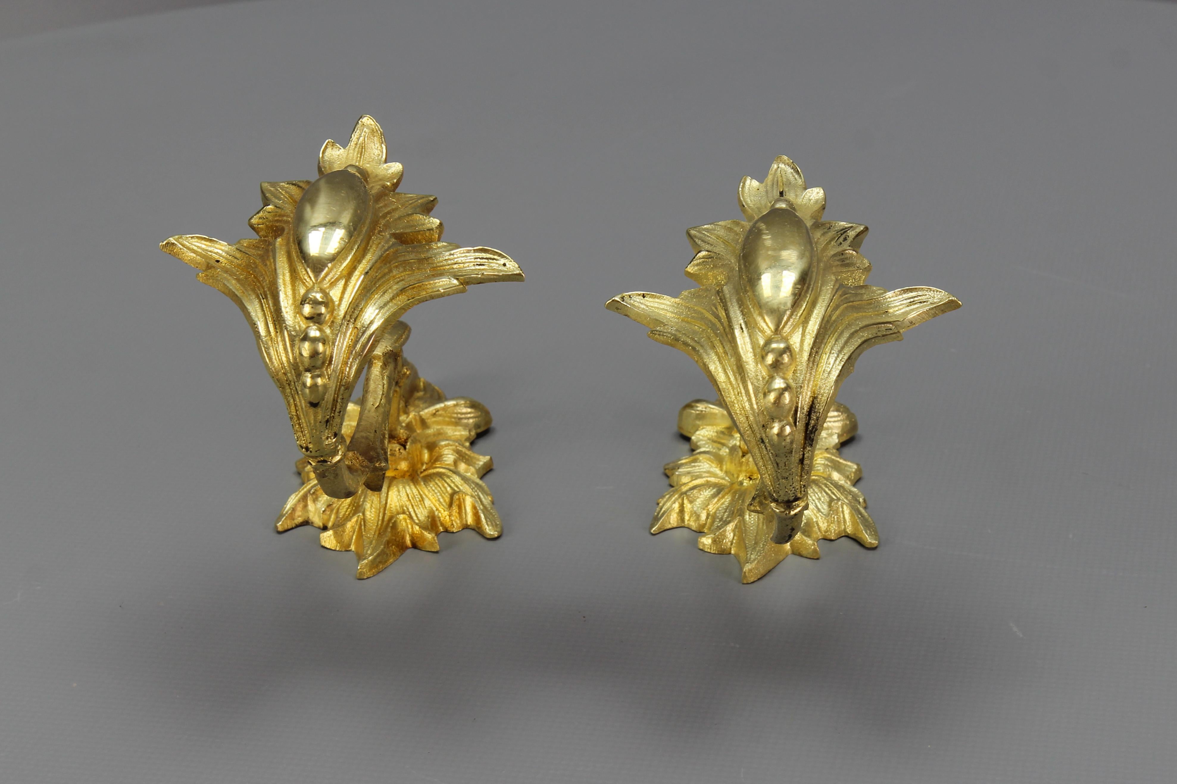 Paar antike französische Bronze-Kleiderbügel- oder Vorhängeleuchter  im Angebot 5