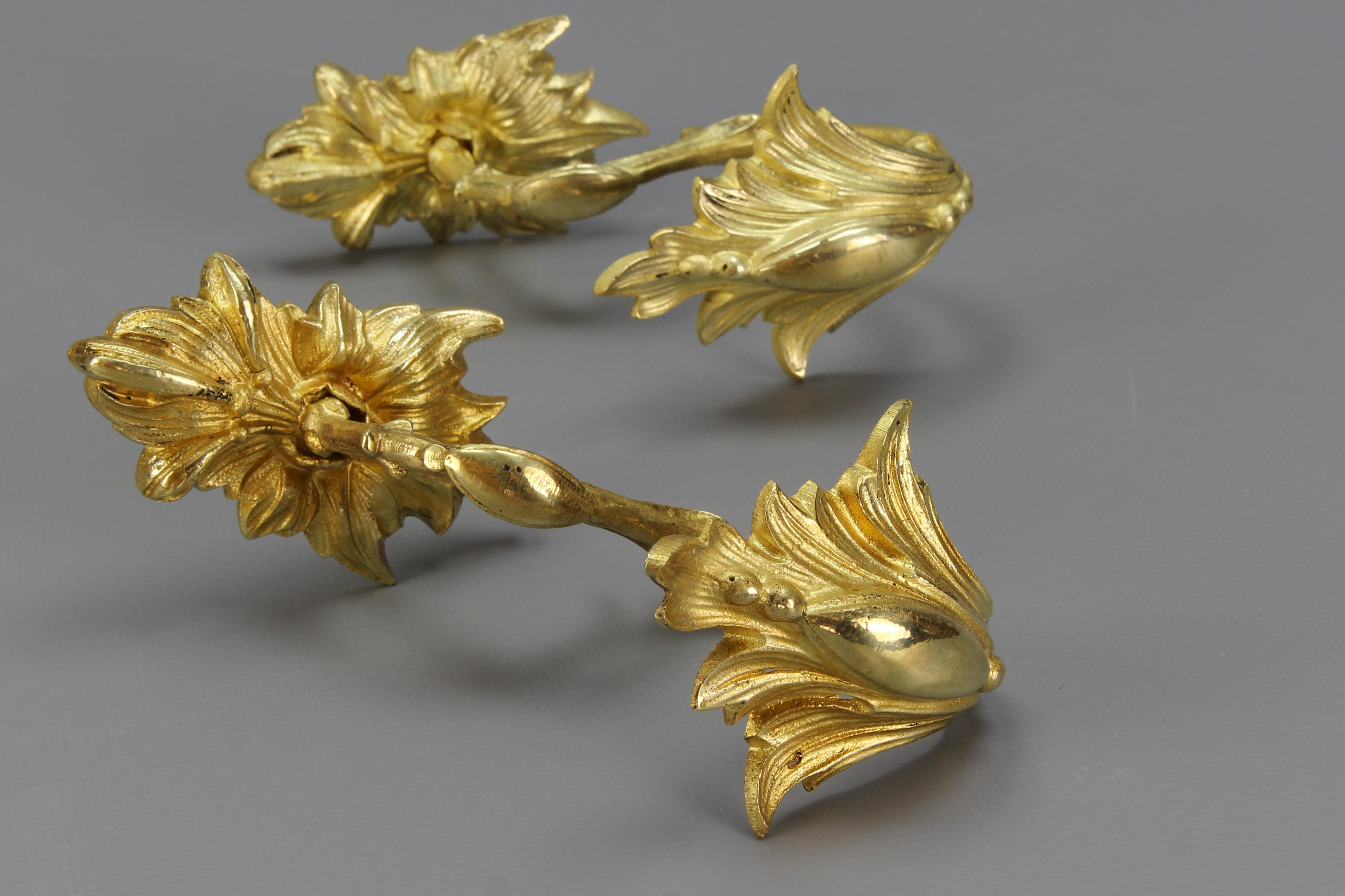 Paar antike französische Bronze-Kleiderbügel- oder Vorhängeleuchter  im Angebot 7