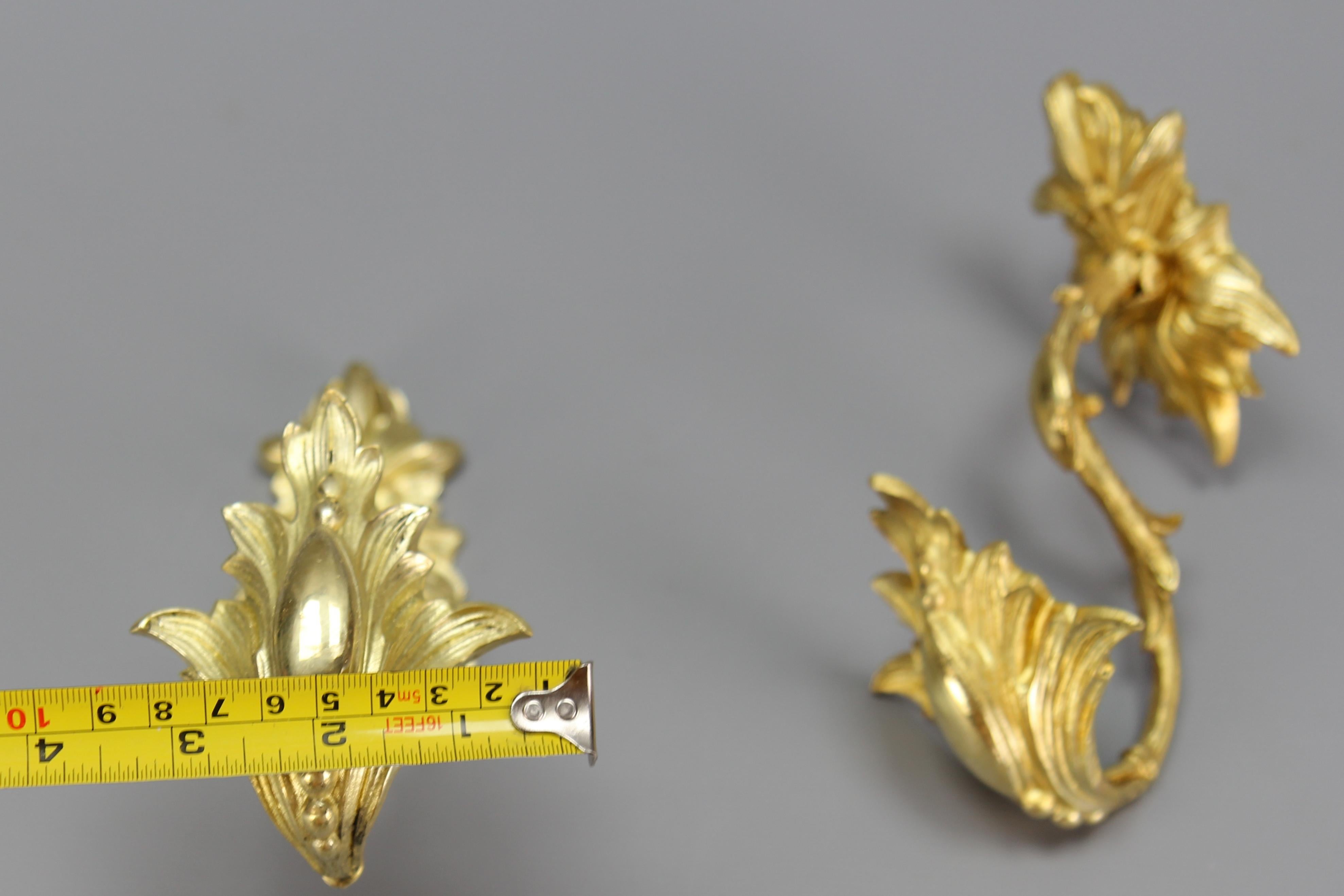 Paar antike französische Bronze-Kleiderbügel- oder Vorhängeleuchter  im Angebot 9