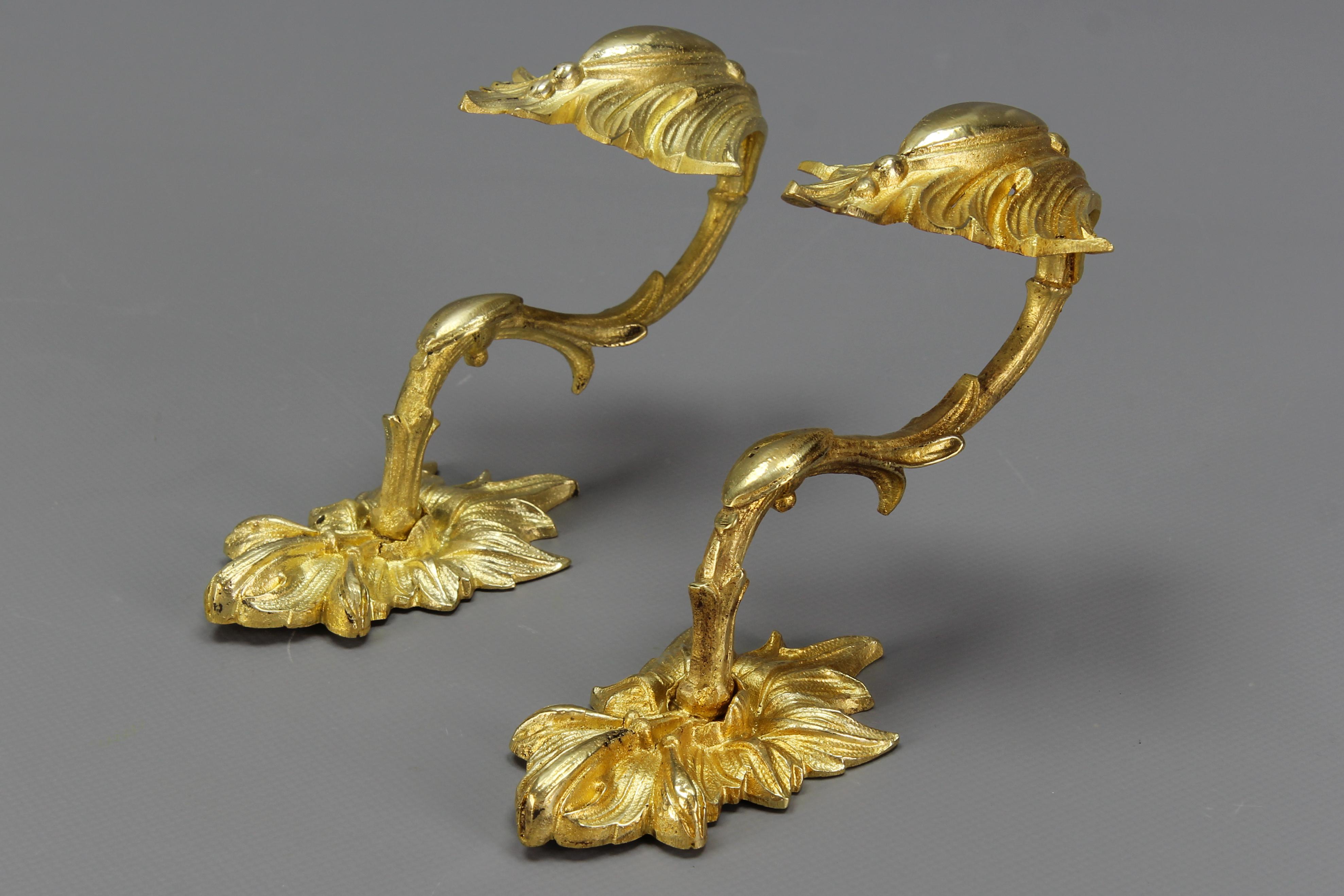 Paar antike französische Bronze-Kleiderbügel- oder Vorhängeleuchter  im Zustand „Gut“ im Angebot in Barntrup, DE