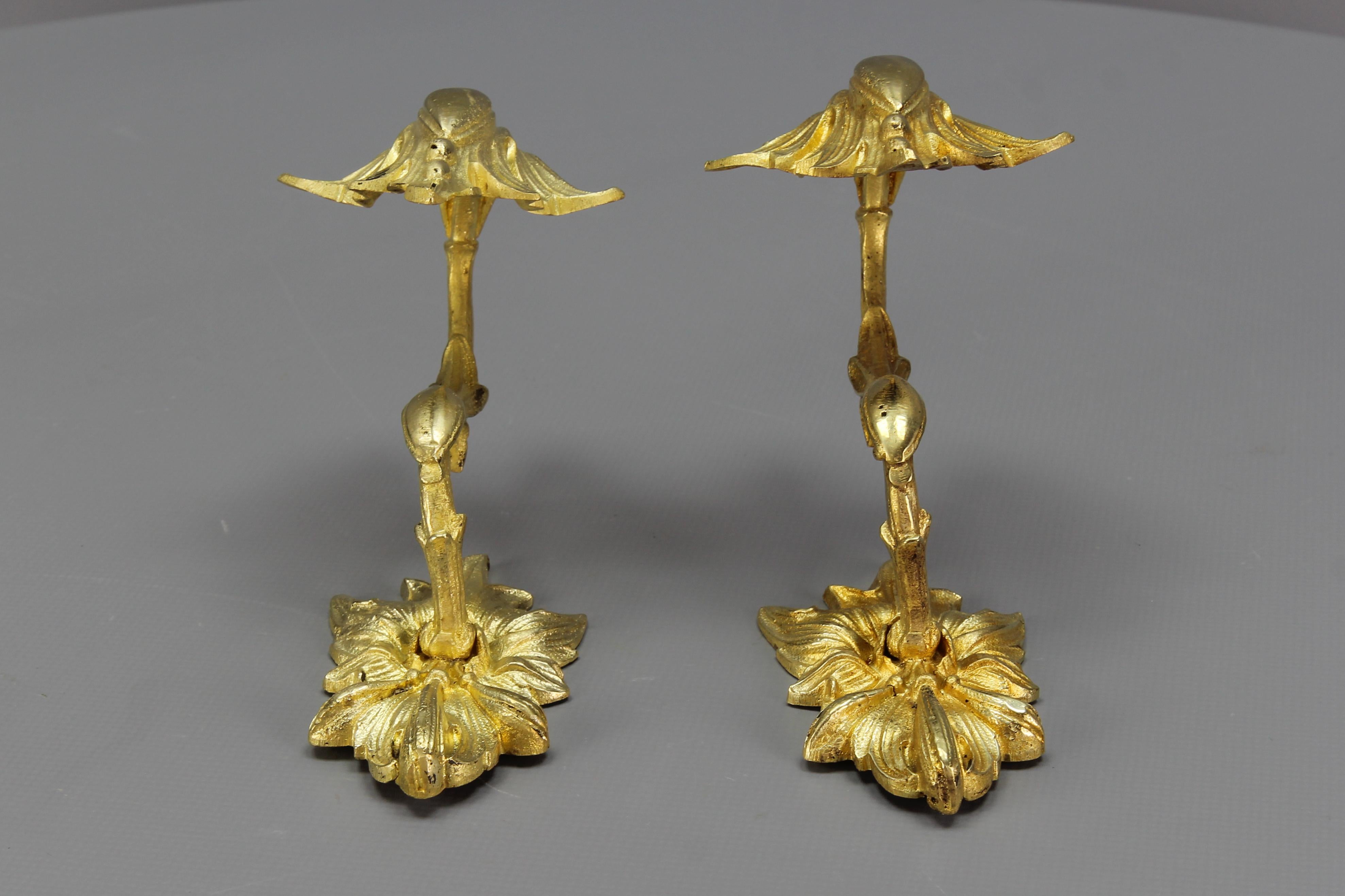 Paar antike französische Bronze-Kleiderbügel- oder Vorhängeleuchter  (20. Jahrhundert) im Angebot