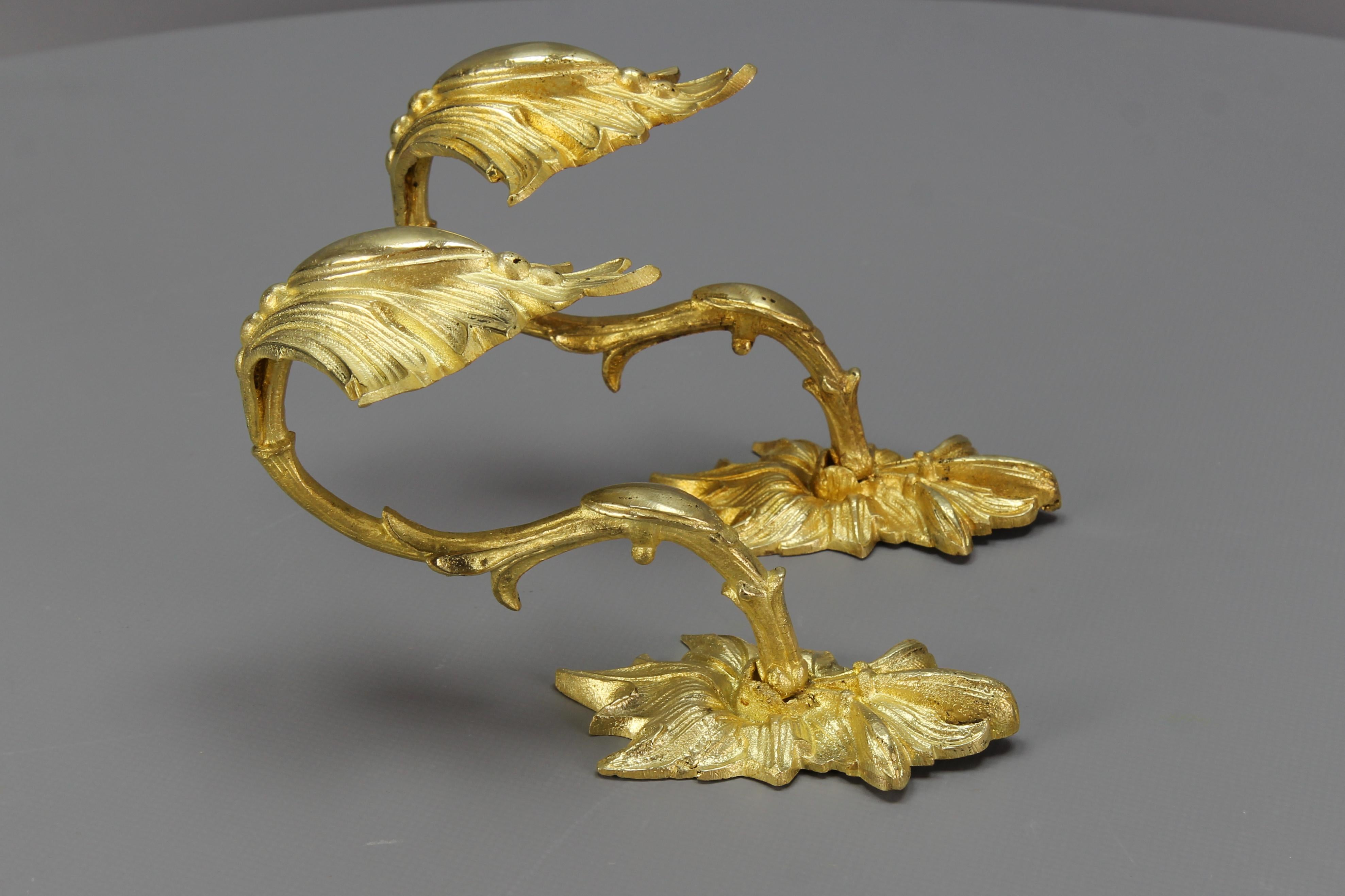 Paar antike französische Bronze-Kleiderbügel- oder Vorhängeleuchter  im Angebot 2