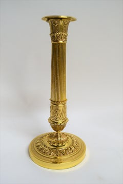 Paire de bougeoirs d'antiquités français de restauration en bronze d'or