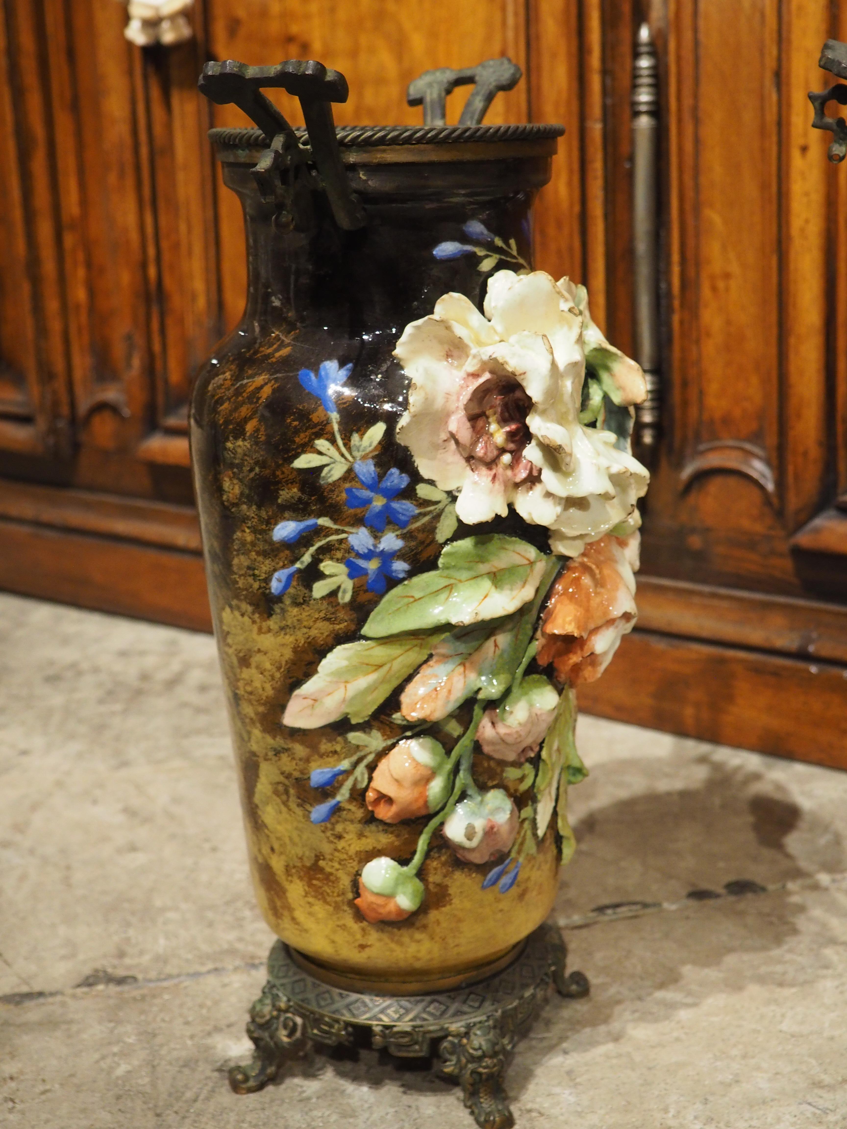 Coppia di vasi di bronzo antichi francesi con grossi rilievi a Barbotine, CIRCA 1880 in vendita 7