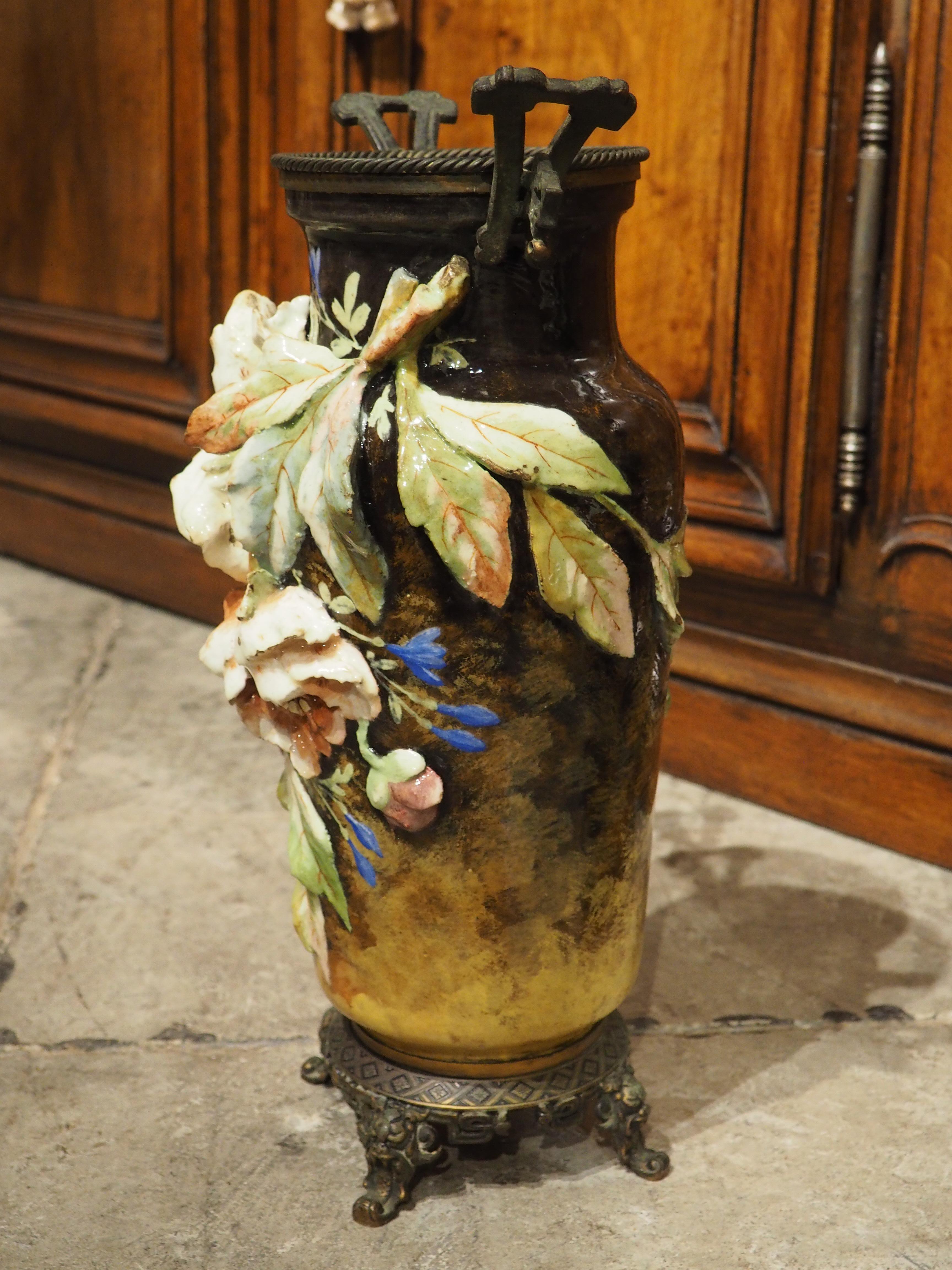 Coppia di vasi di bronzo antichi francesi con grossi rilievi a Barbotine, CIRCA 1880 in vendita 9
