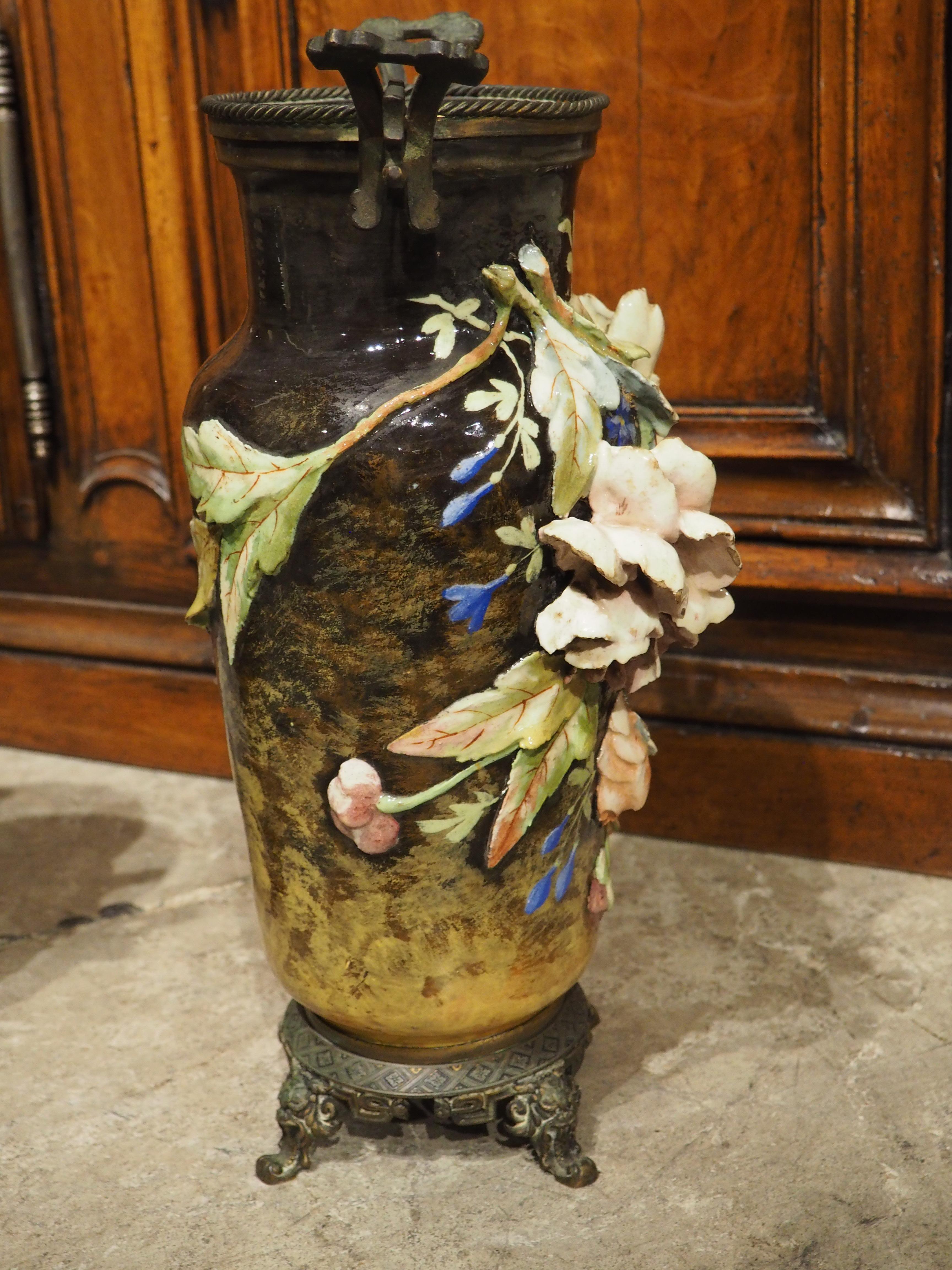Coppia di vasi di bronzo antichi francesi con grossi rilievi a Barbotine, CIRCA 1880 in vendita 10
