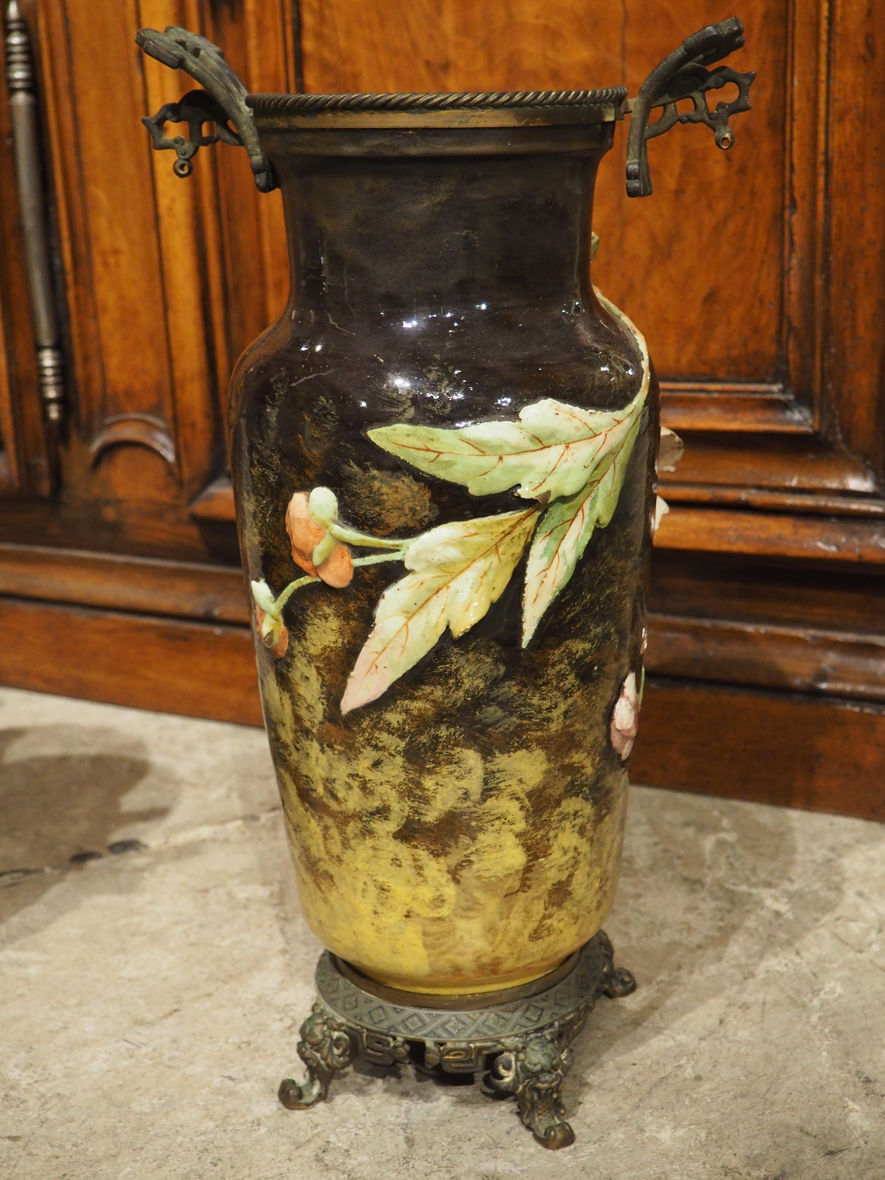 Coppia di vasi di bronzo antichi francesi con grossi rilievi a Barbotine, CIRCA 1880 in vendita 11